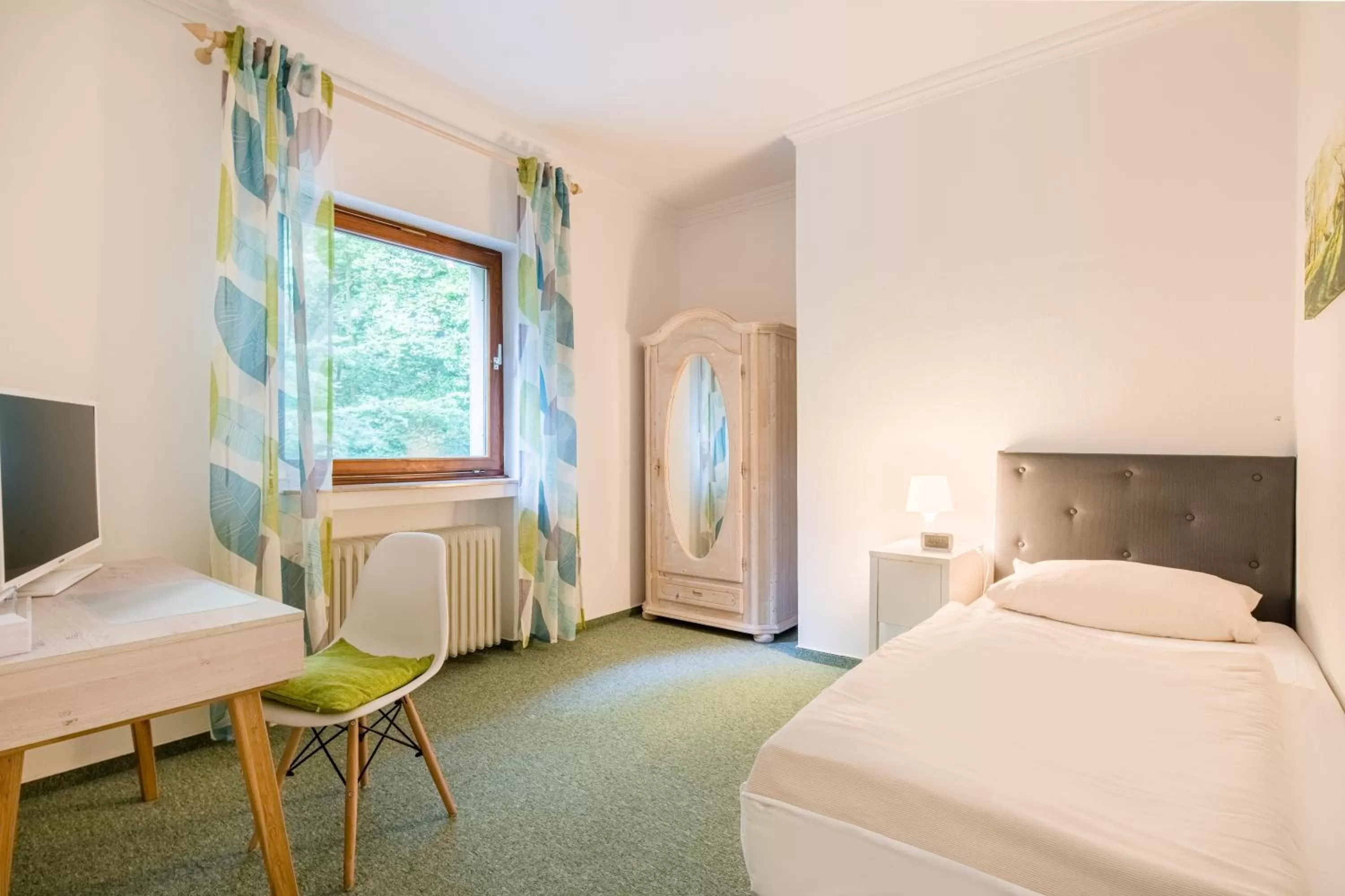 Bed in Hotel Hopener Wald ,Self Check In