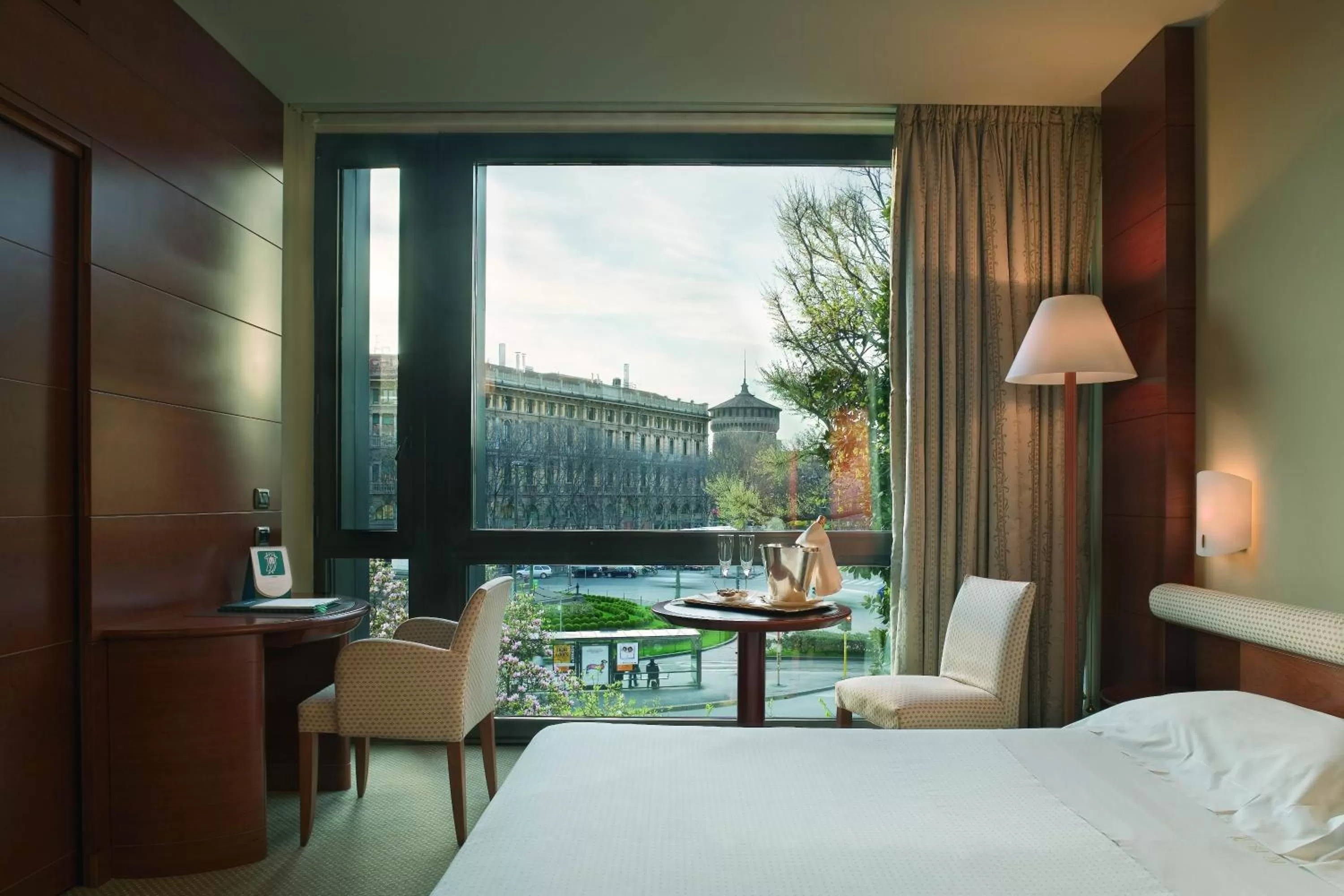 View (from property/room), Bed in UNA Hotels Cusani Milano