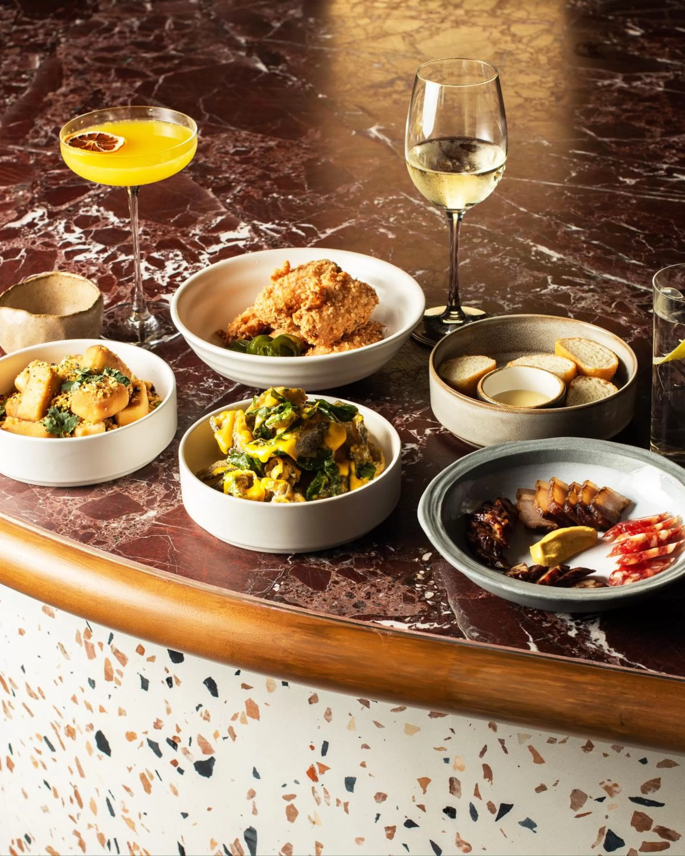 Restaurant/places to eat in Oasis Aurum 181 Hotel