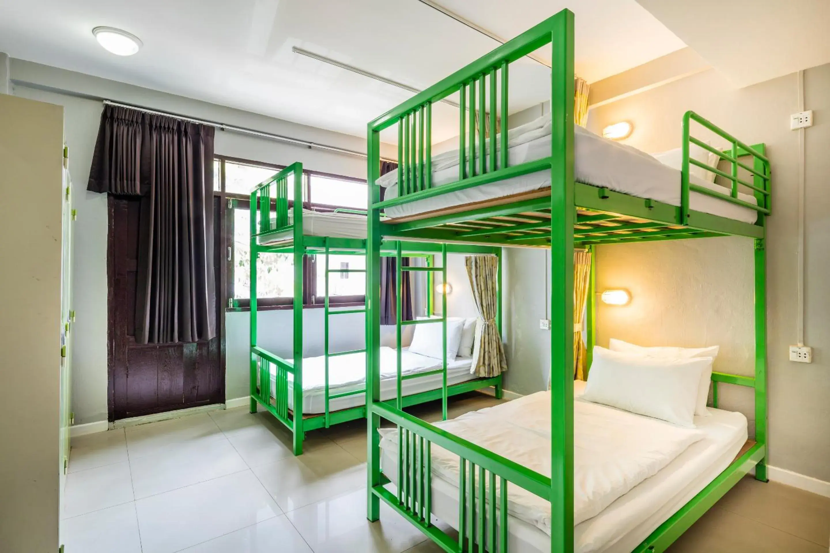 Bed in 4-Bed Mixed Dormitory Room in At Hua Lamphong Hotel Bed in 4-Bed Mixed Dormitory Room in At Hua Lamphong Hotel