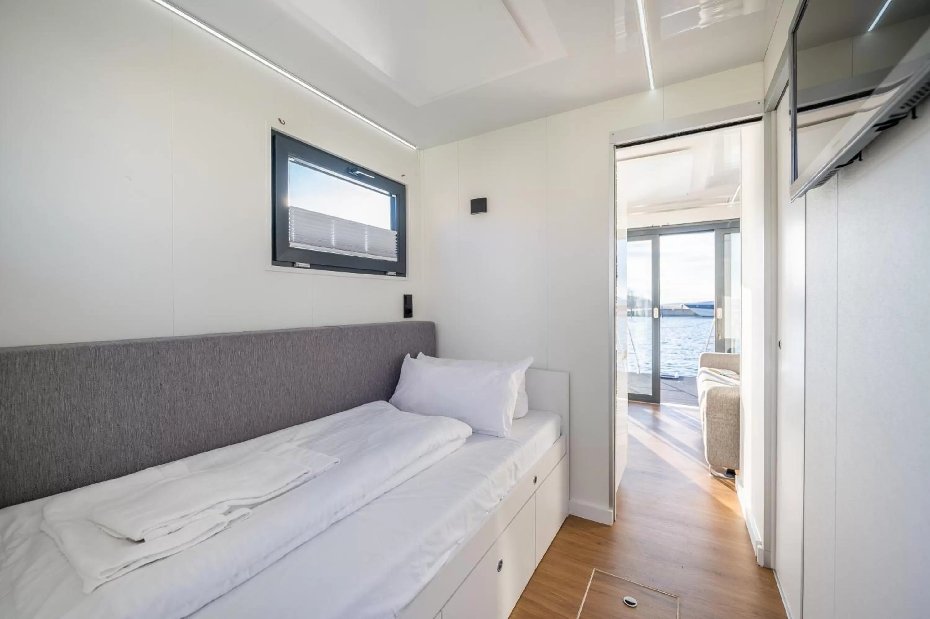 Bed in Marina Martinshafen