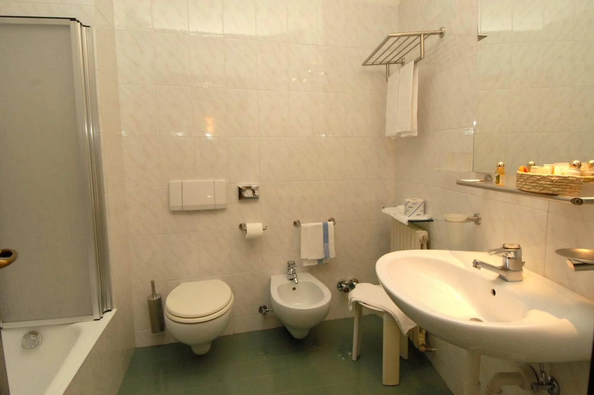 Bathroom in Hotel Baita Clementi