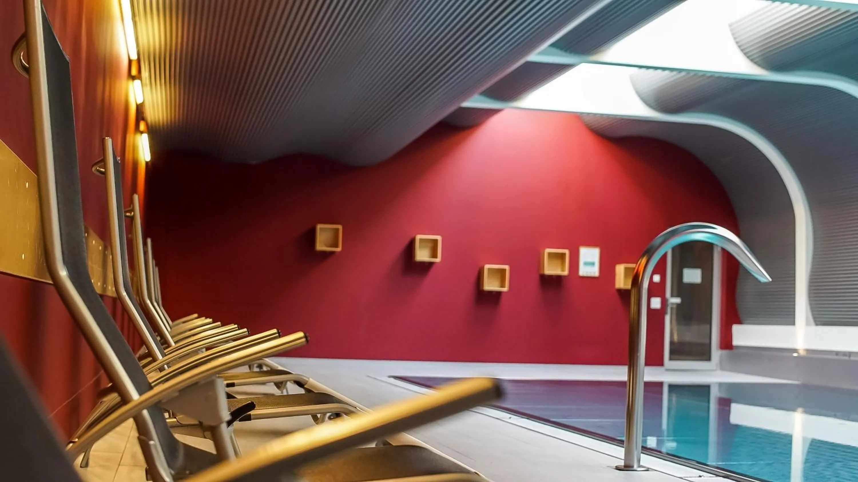 Swimming pool in Hotel Ambassador Zermatt