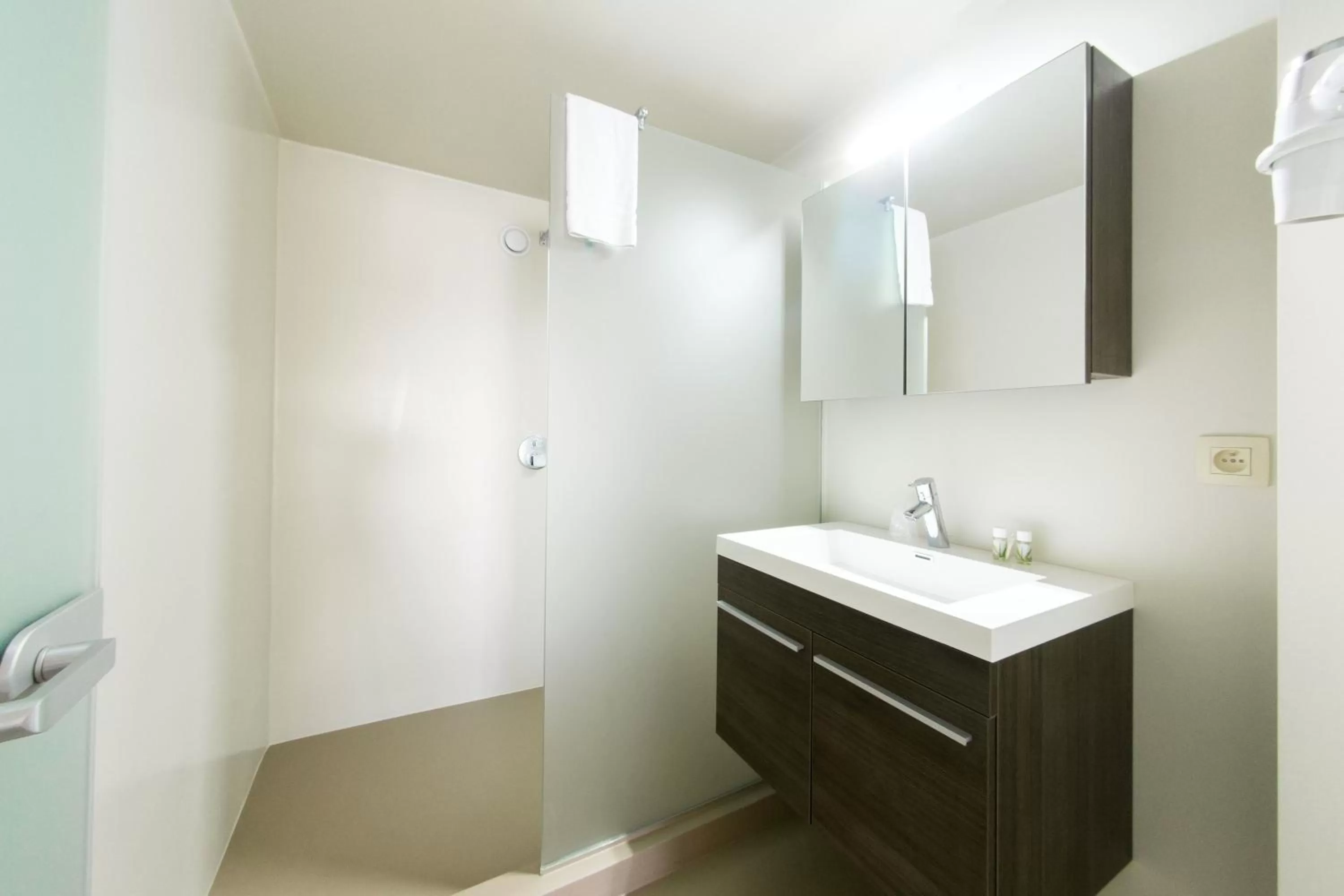 Bathroom in Arass Hôtel & Business Flats