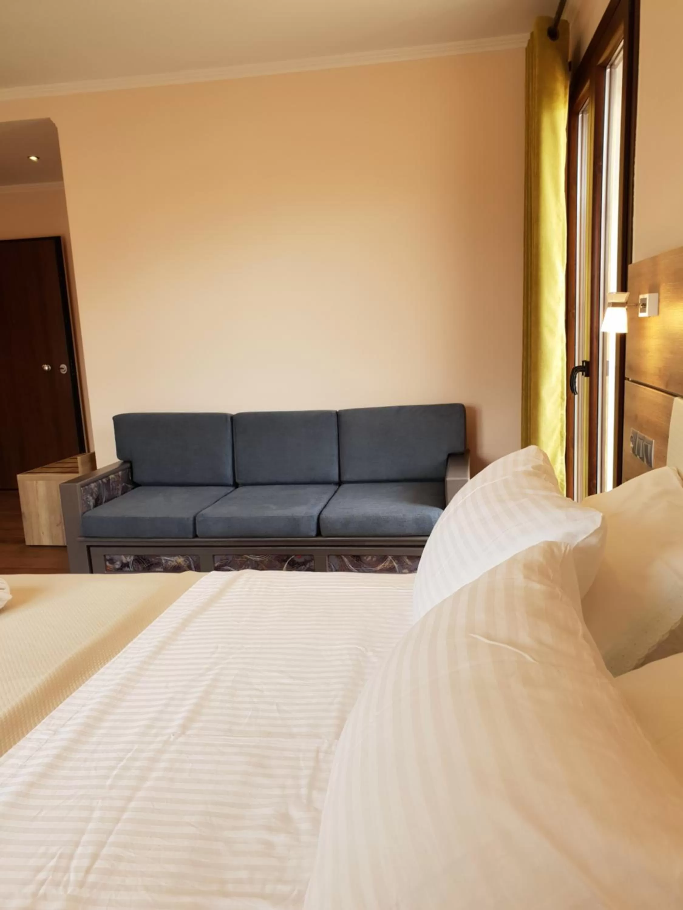 Photo of the whole room, Bed in Mondeus Inn Luxury