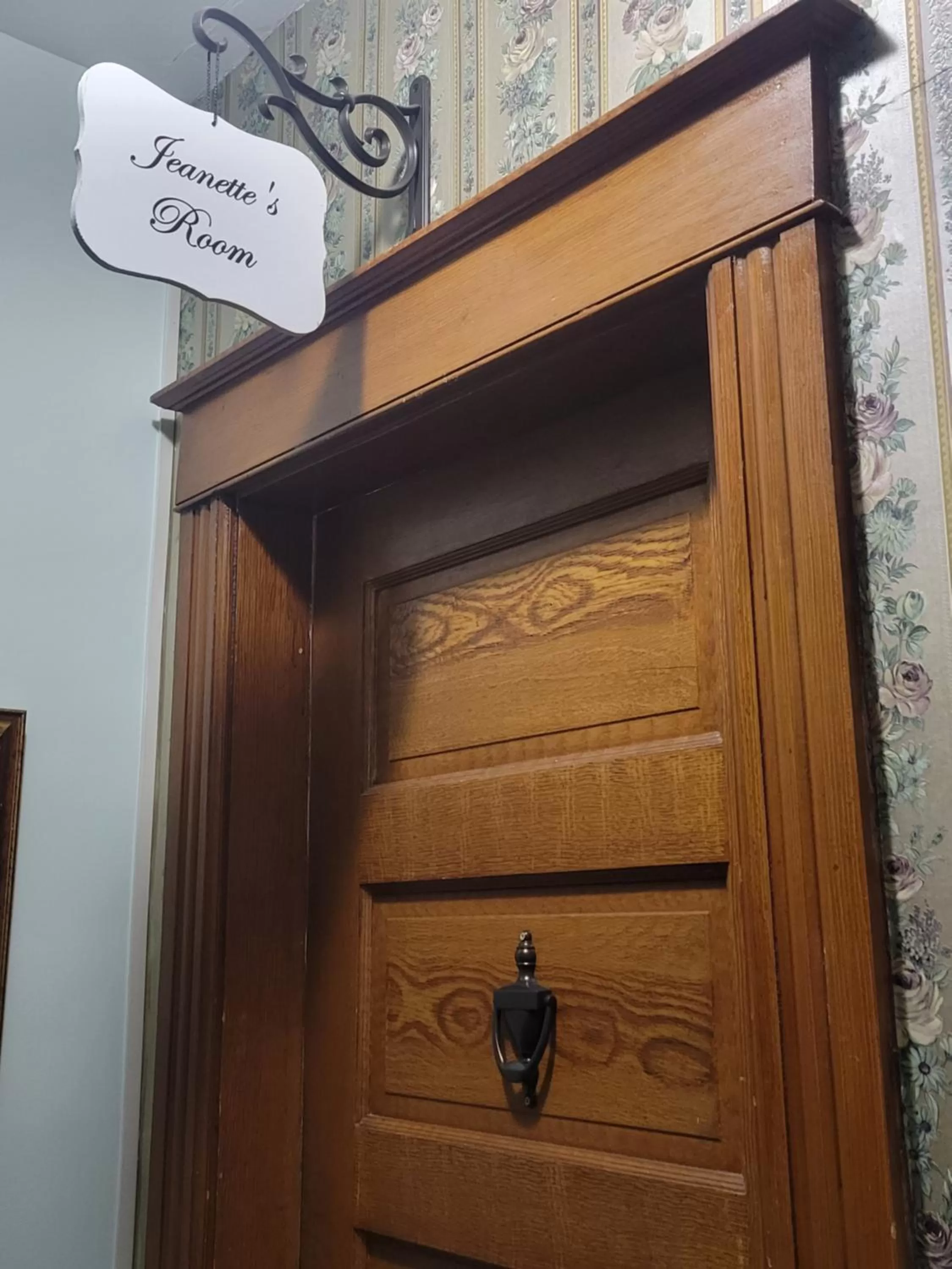 Facade/entrance in The Home Place Inn