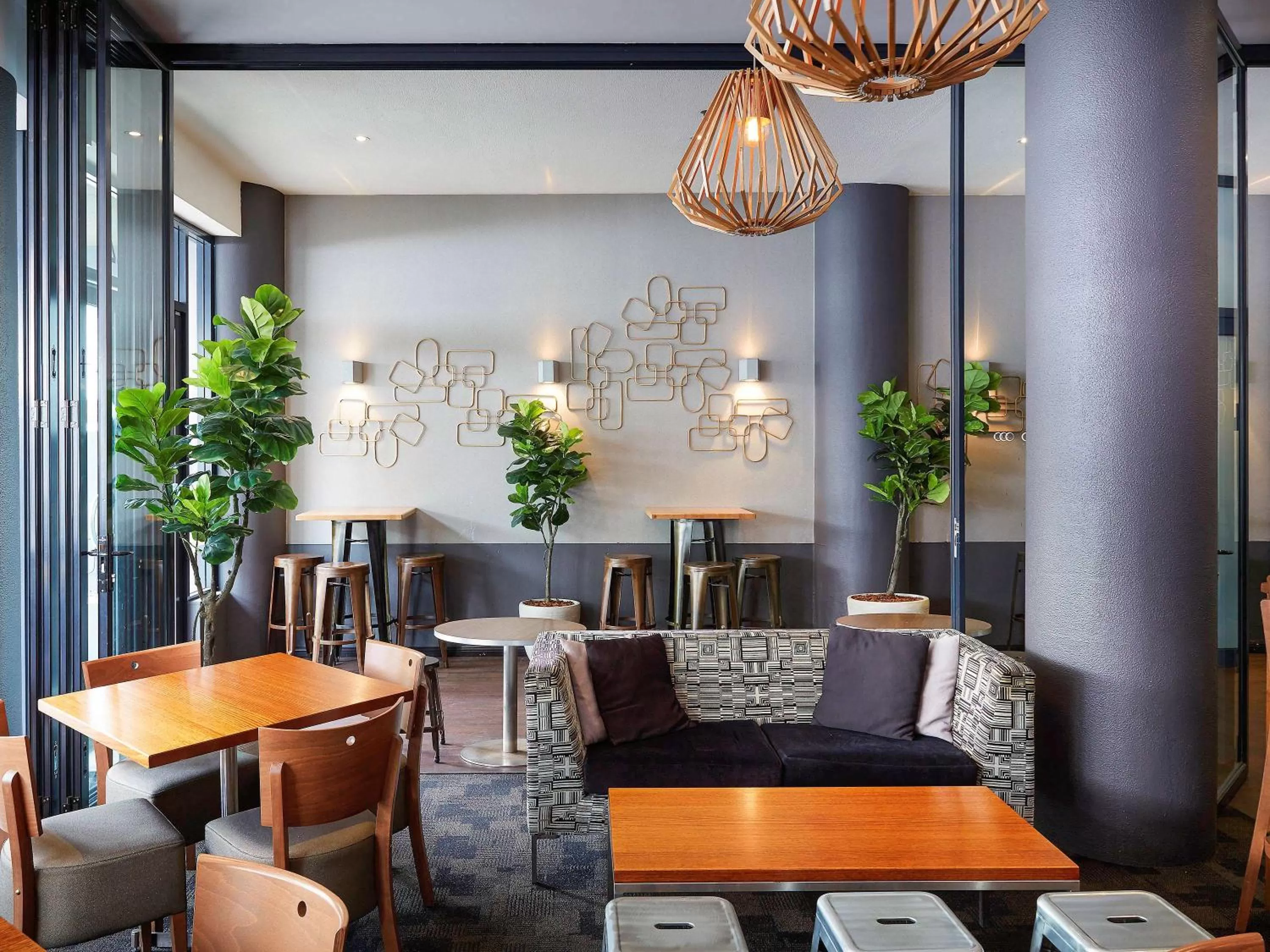 Lounge or bar in ibis Perth