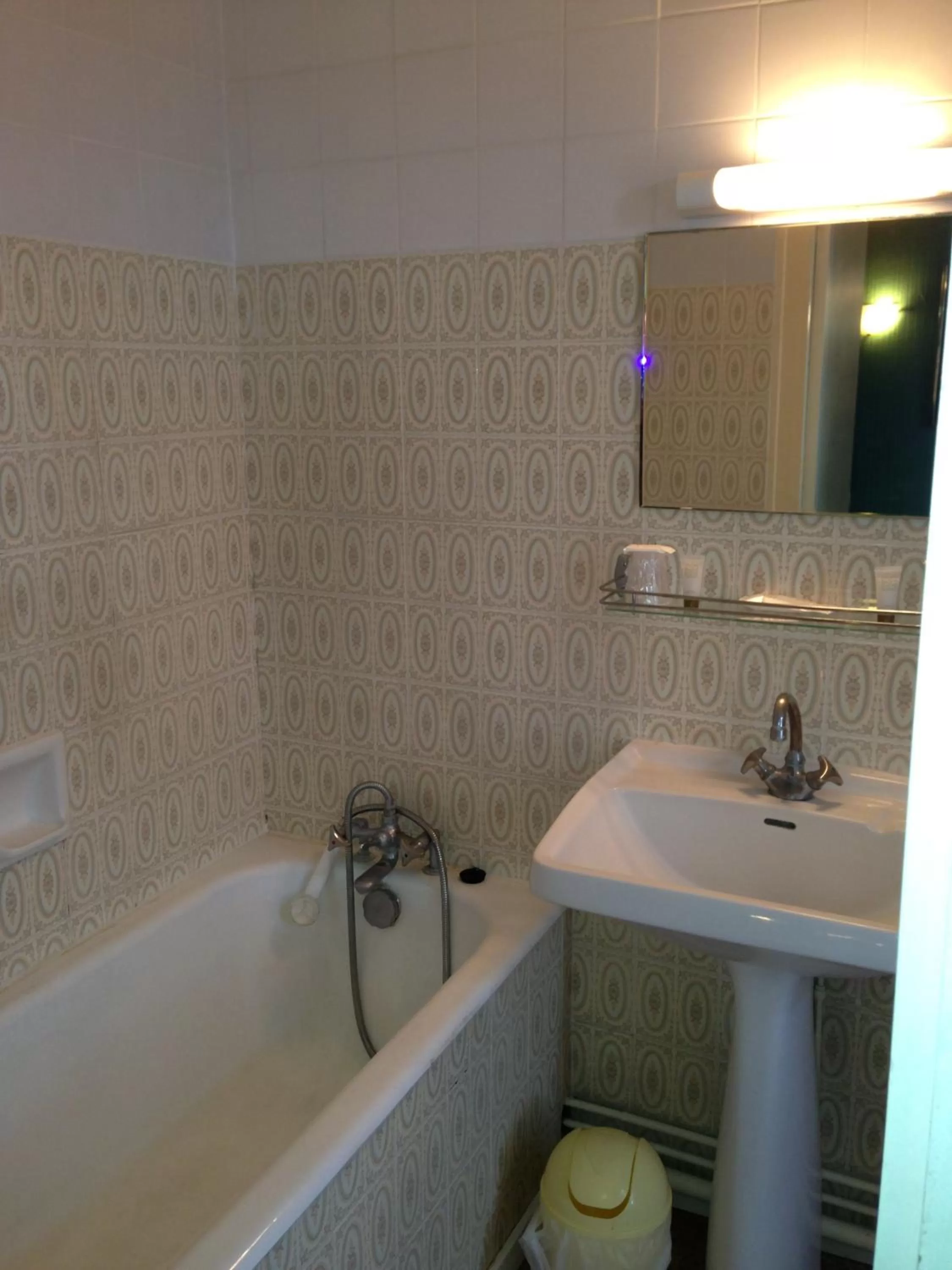 Bathroom in Hotel du Rempart