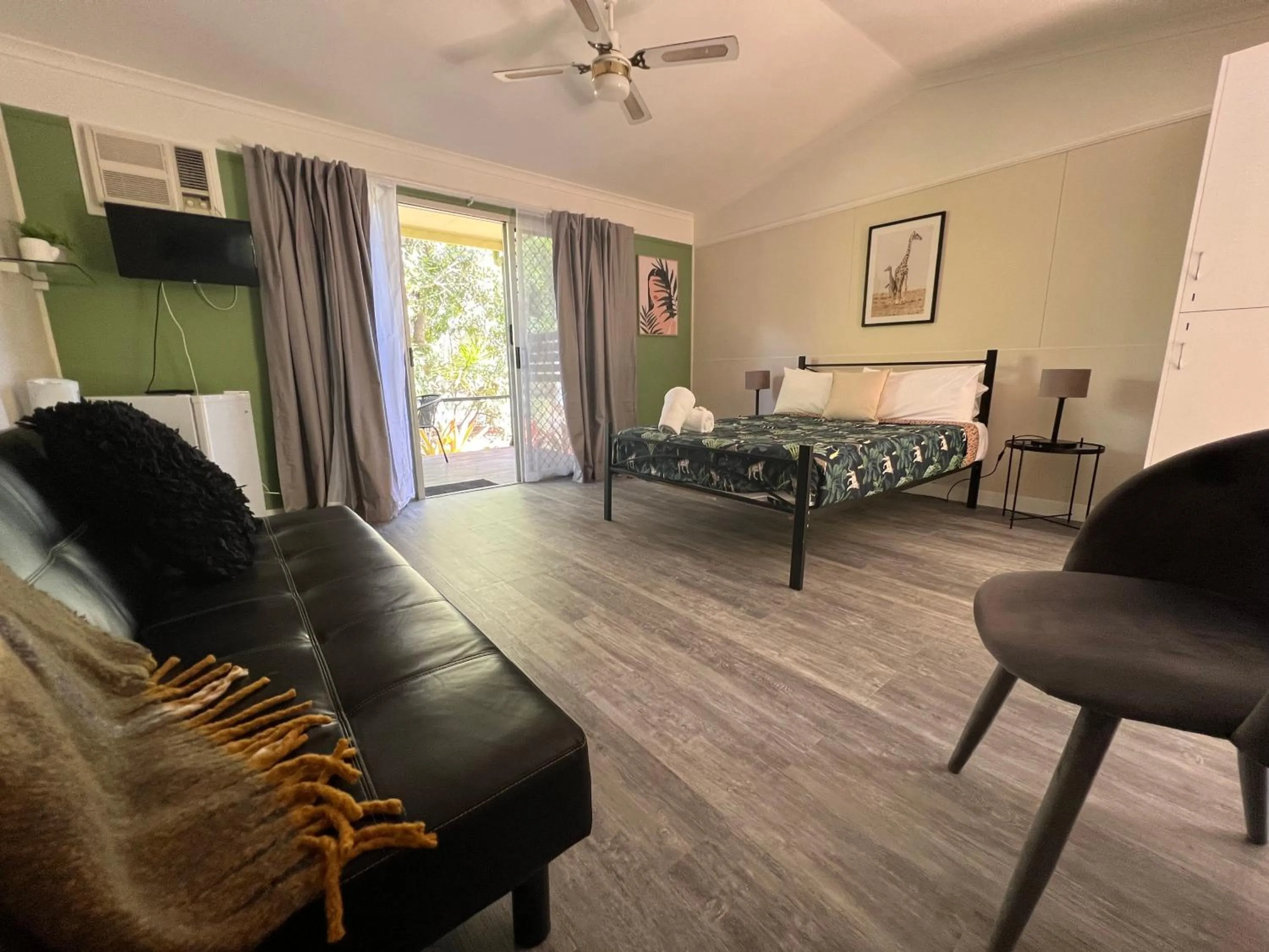 Photo of the whole room in Colonial Village Resort