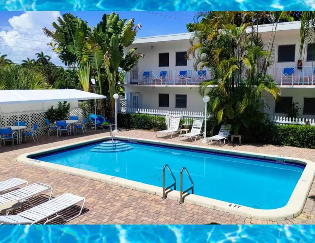 Swimming pool in Green Island Inn