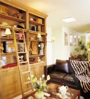 Communal lounge/ TV room in Mercator