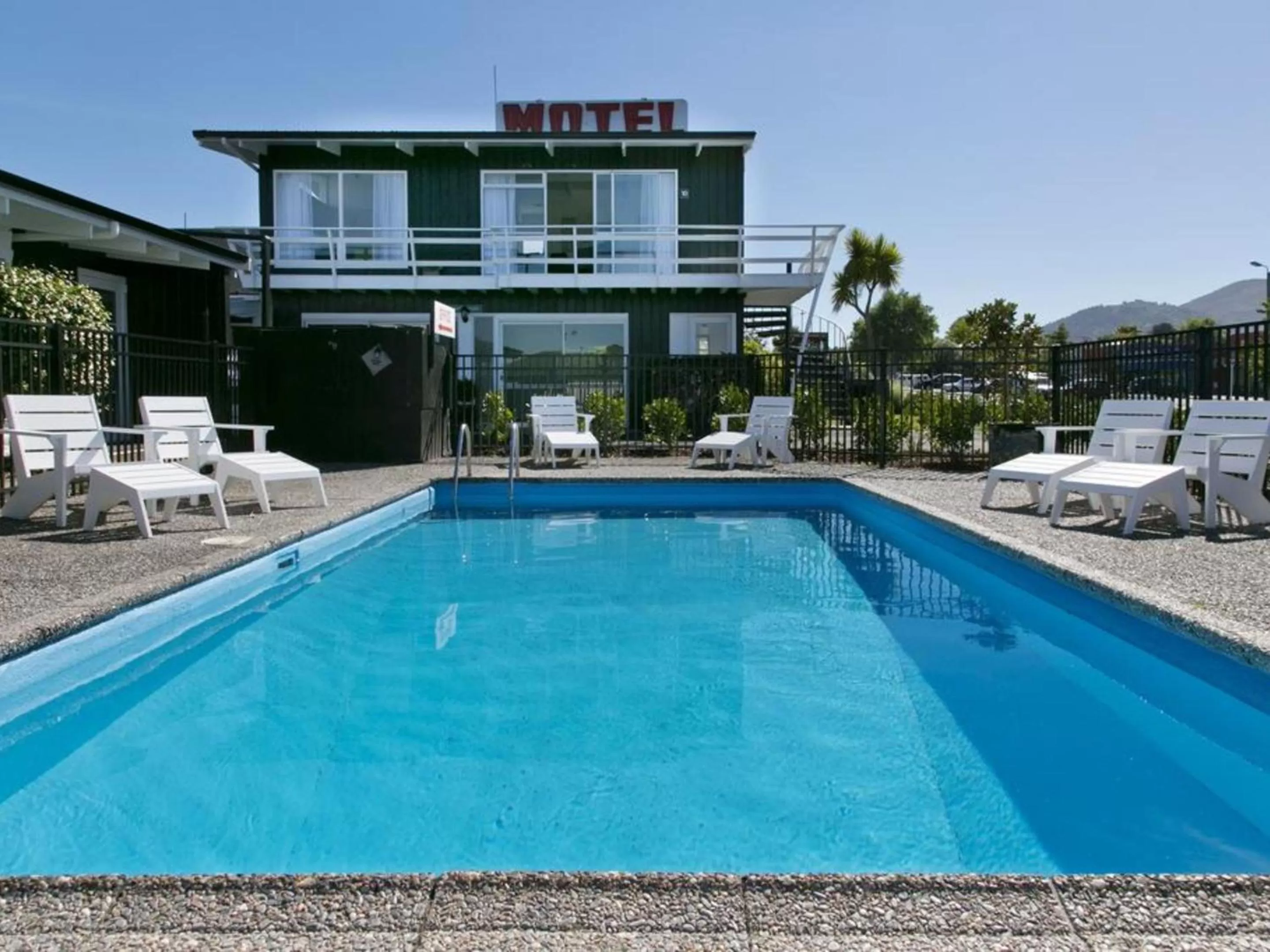 Swimming pool, Property Building in 52 on Rifle Motel