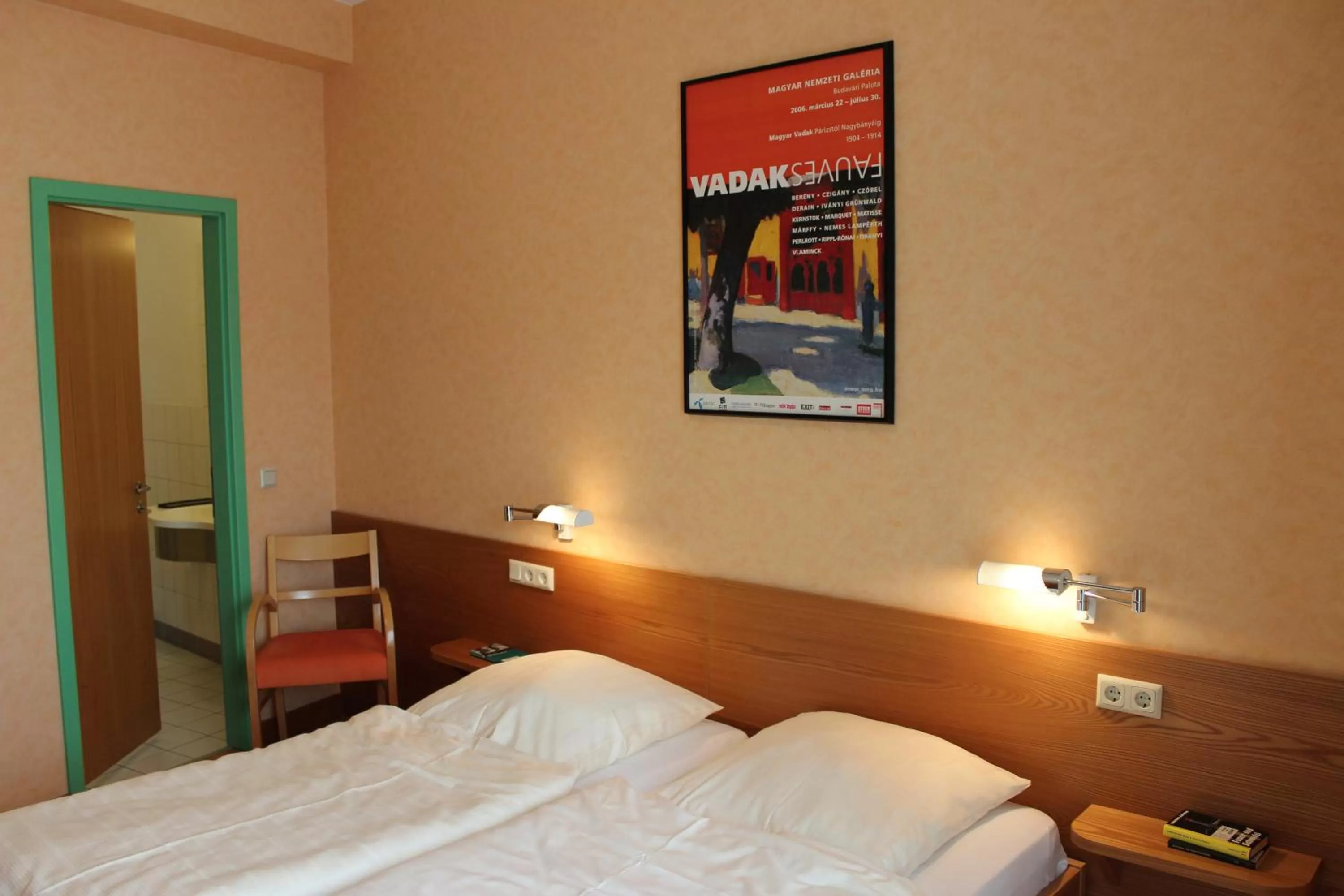 Photo of the whole room, Bed in An der Persiluhr Stadt-gut-Hotel
