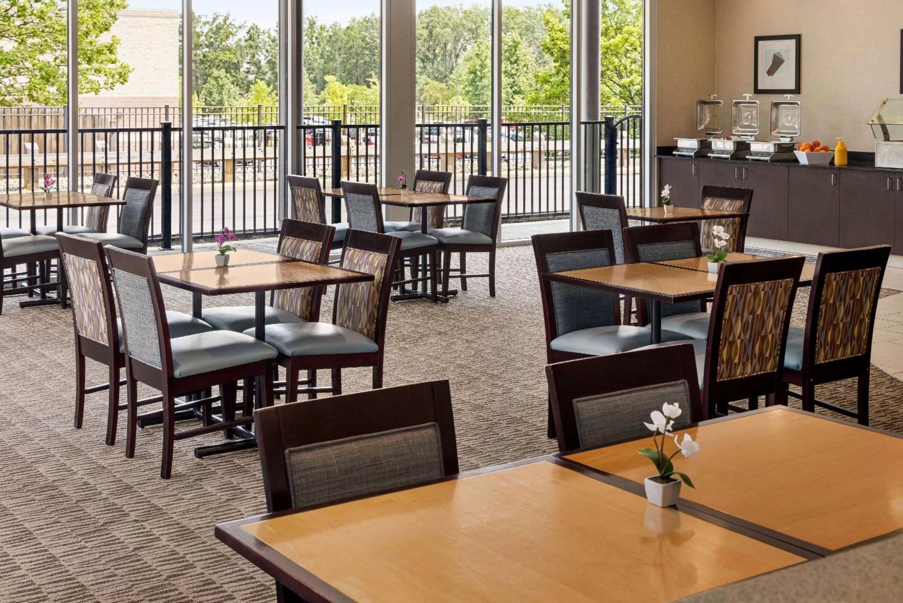 Breakfast in Wyndham Avon