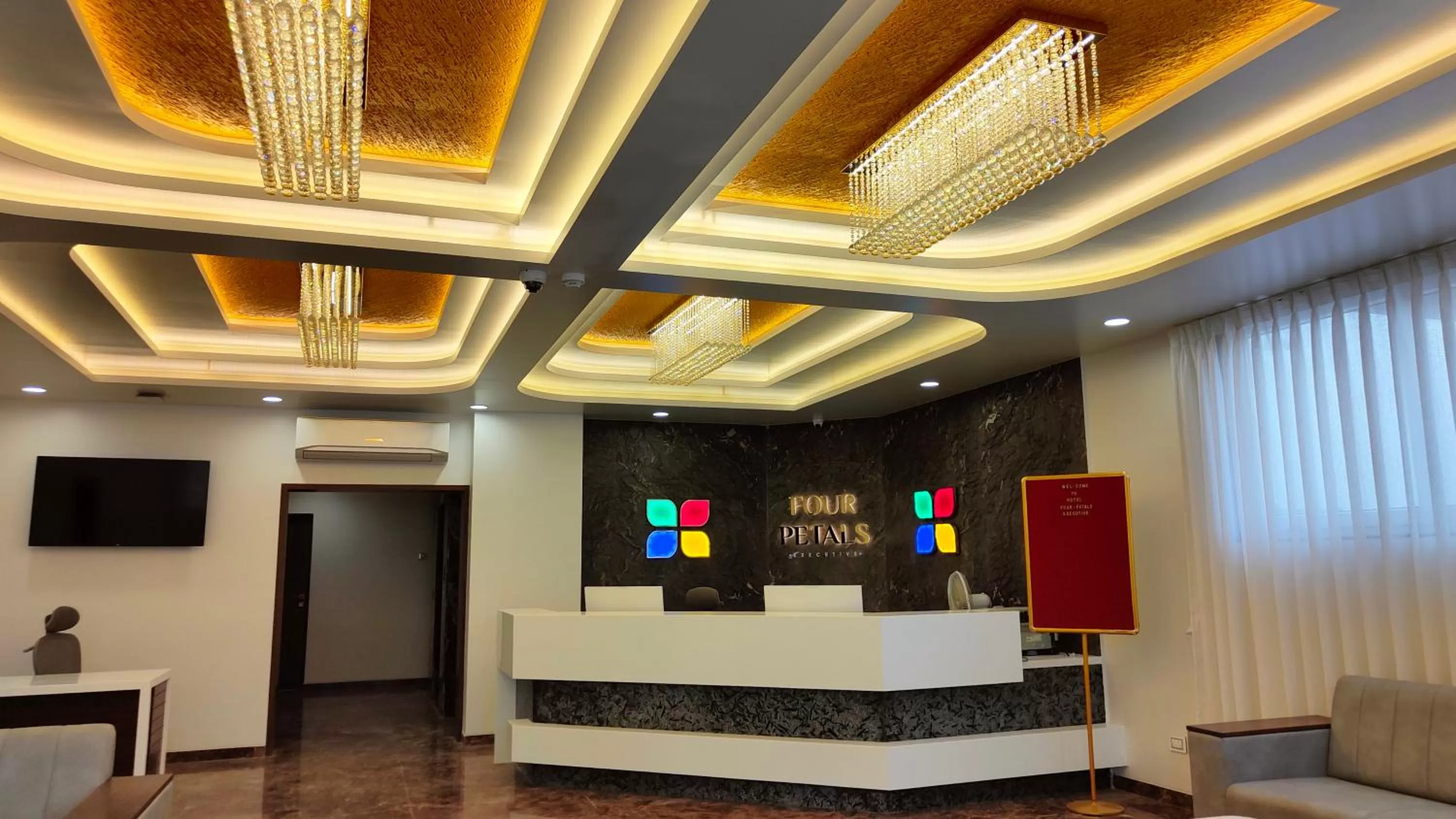 Four Petals Executive by LHMS