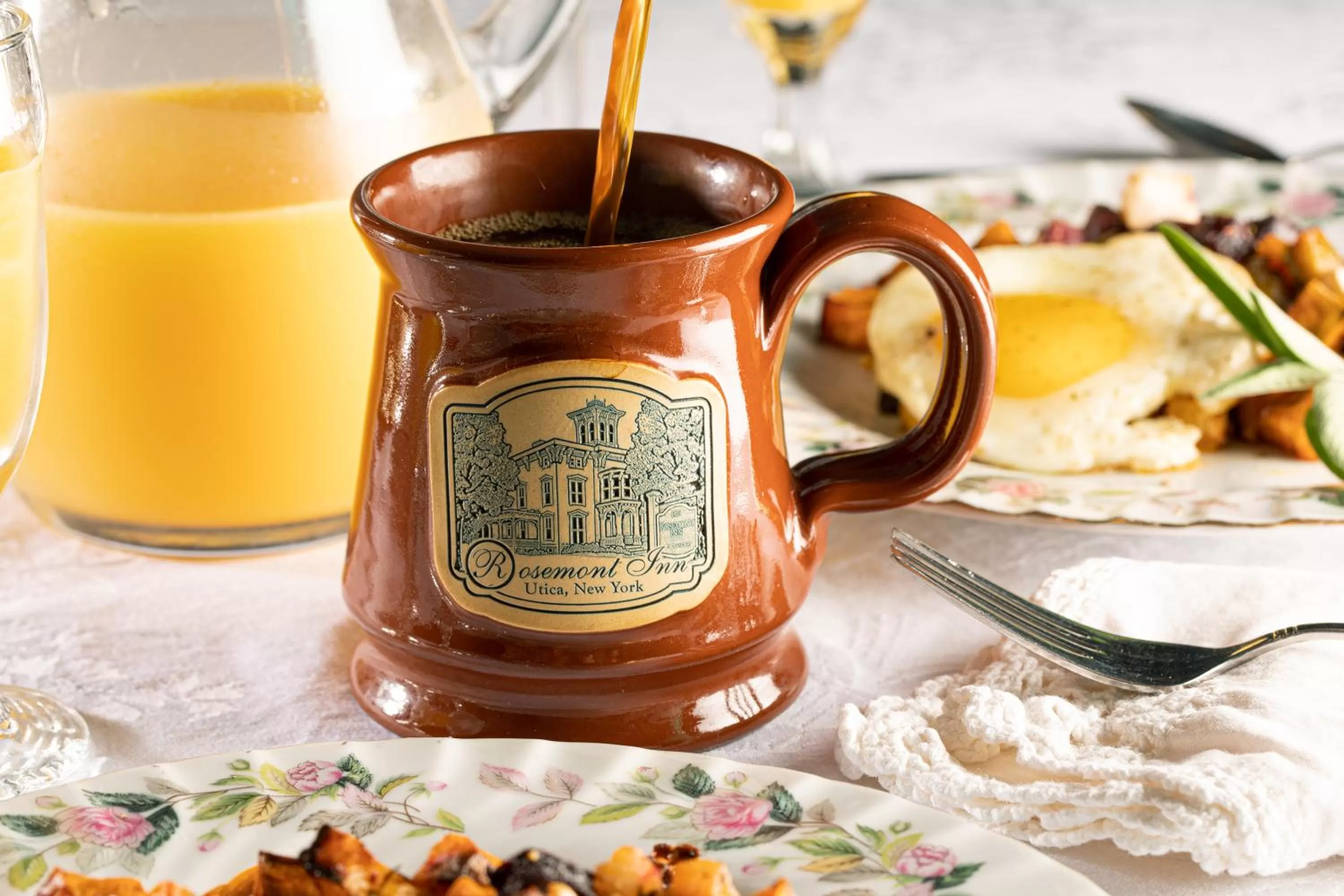Coffee/tea facilities in Rosemont Inn