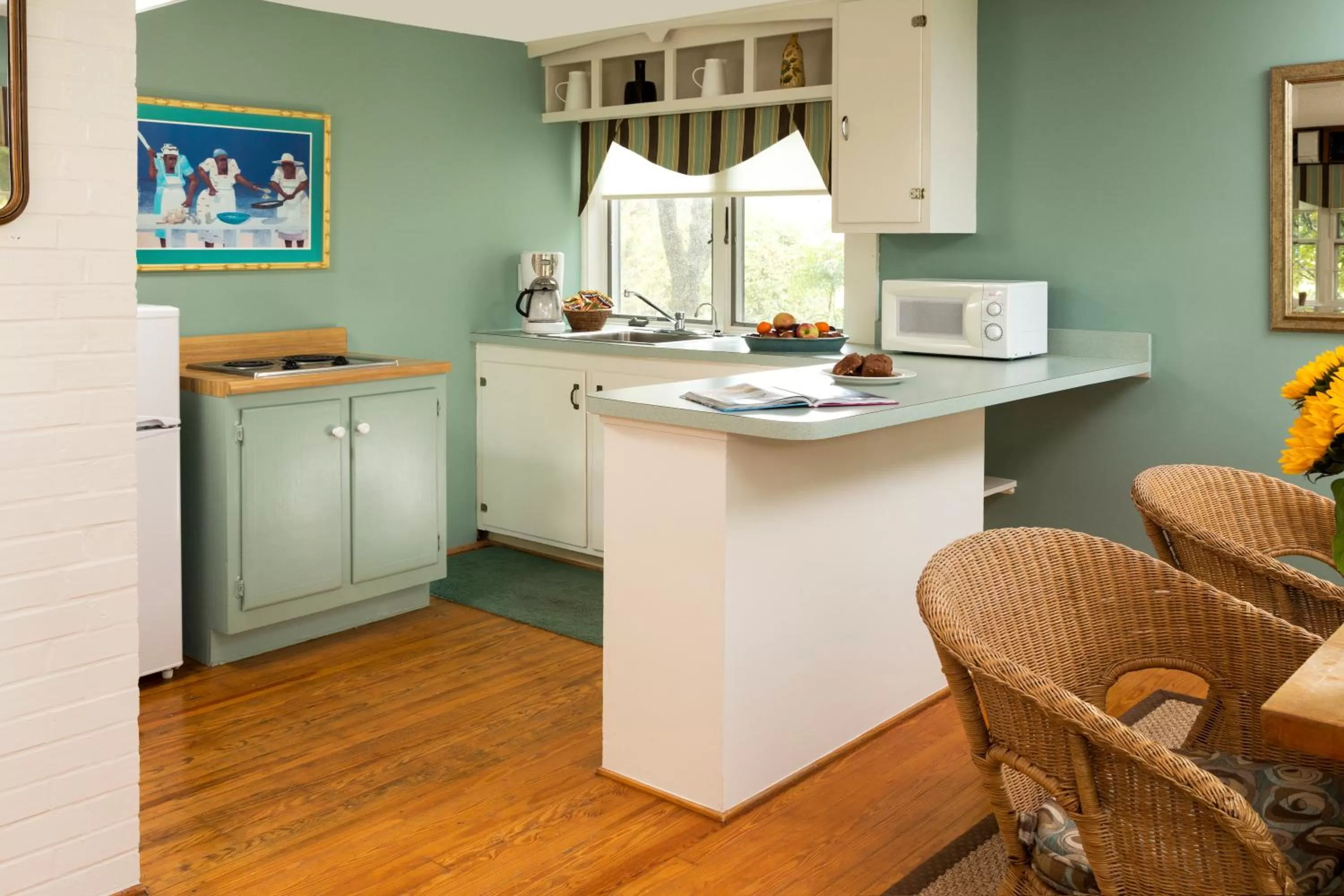 Kitchen or kitchenette in Inn at Huntingfield Creek