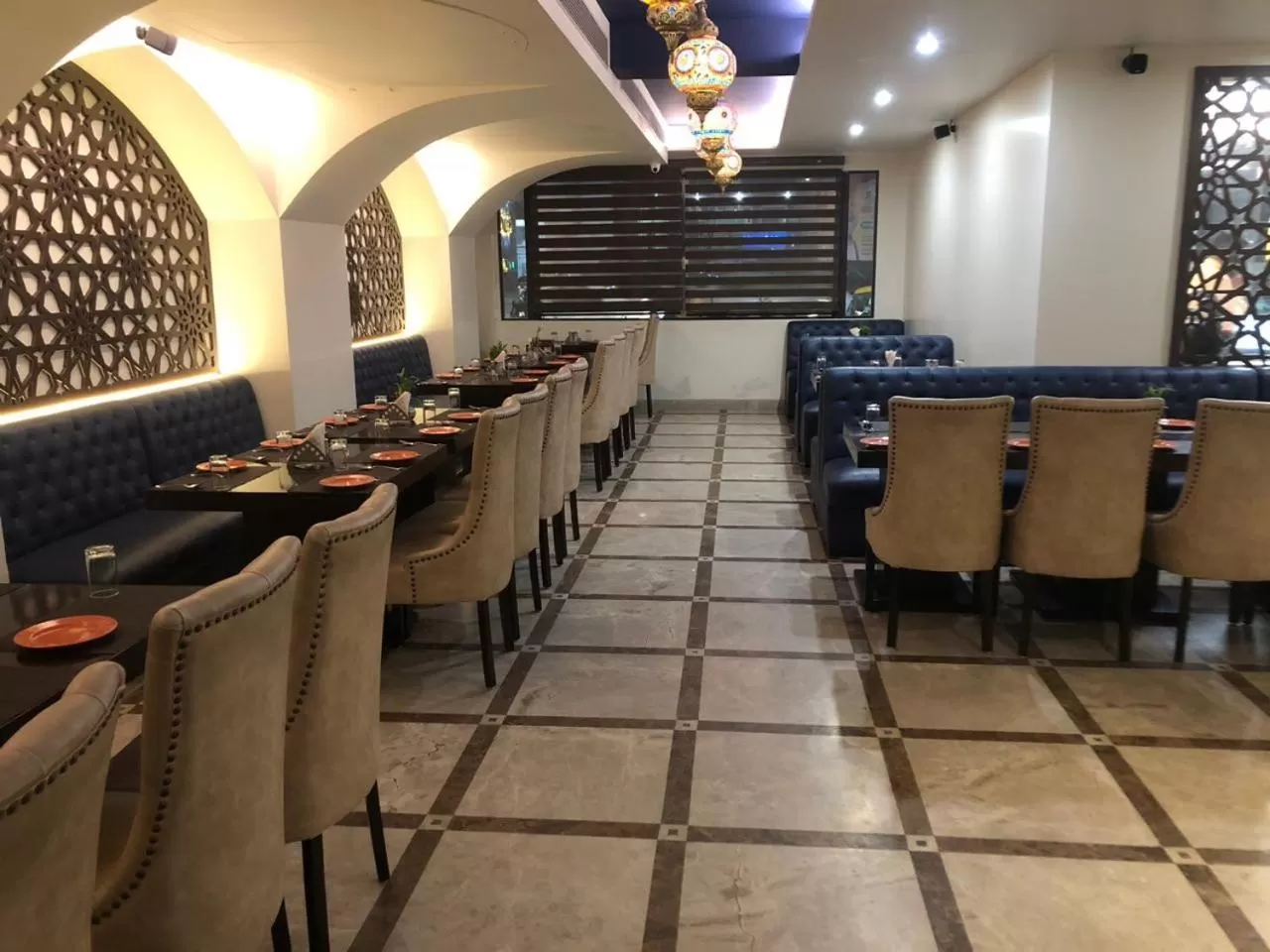 Restaurant/places to eat in Hotel Moti Palace