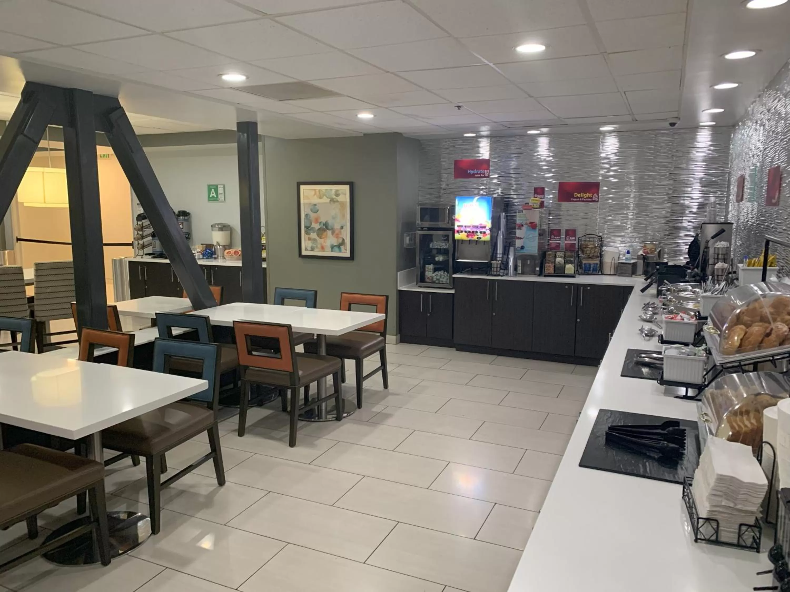 Food and drinks in Best Western Plus Commerce Hotel