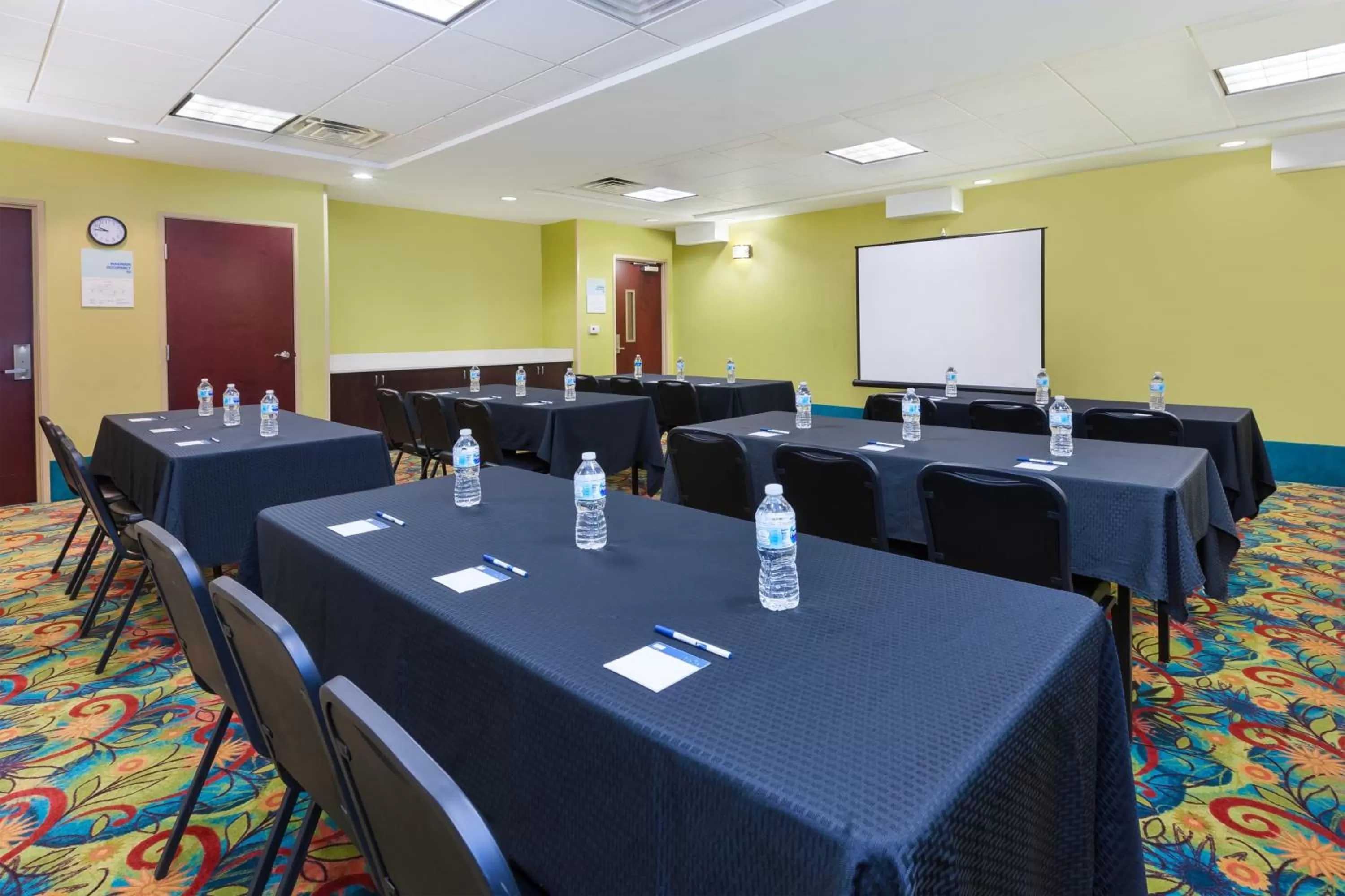 Meeting/conference room in Holiday Inn Express & Suites Southport - Oak Island Area by IHG