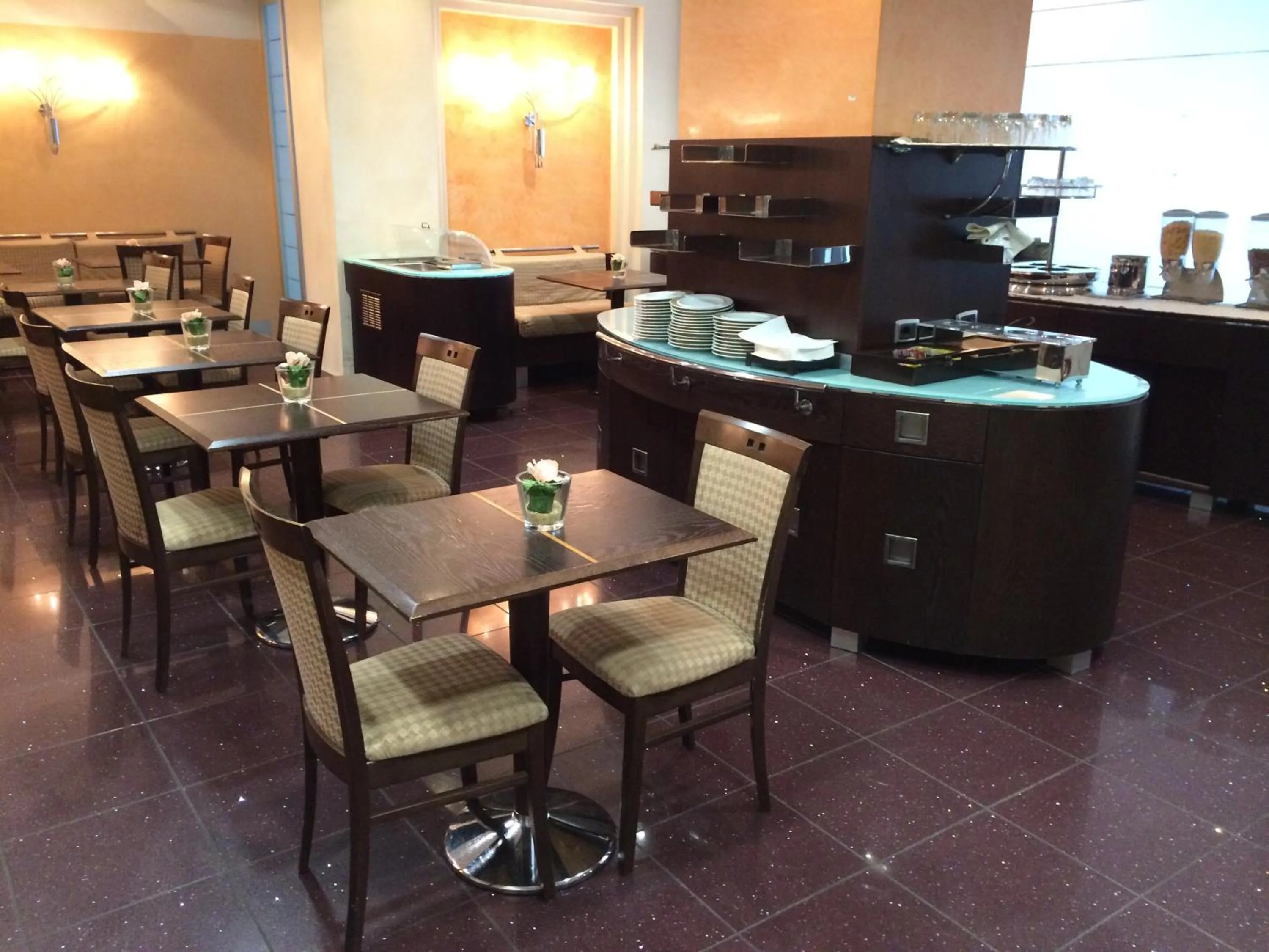 Restaurant/places to eat in Millennhotel