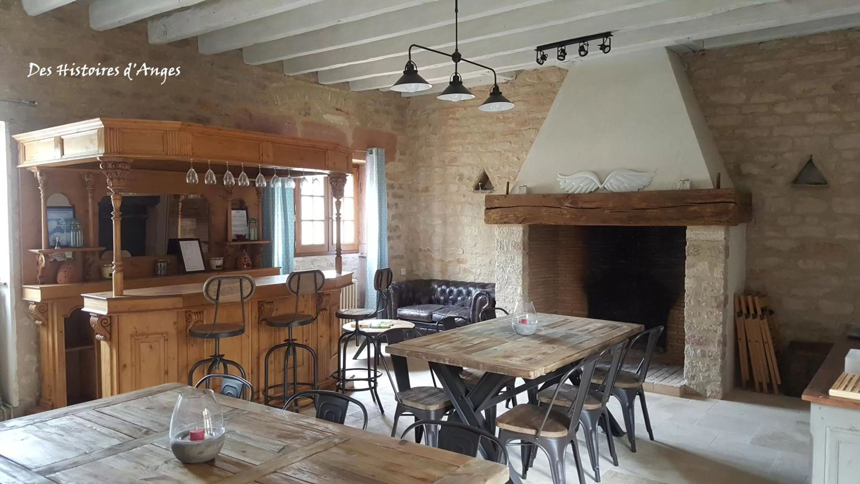 Lounge or bar in B&B Des Histoires d'Anges - Côté Jardin - Accueil Vélo