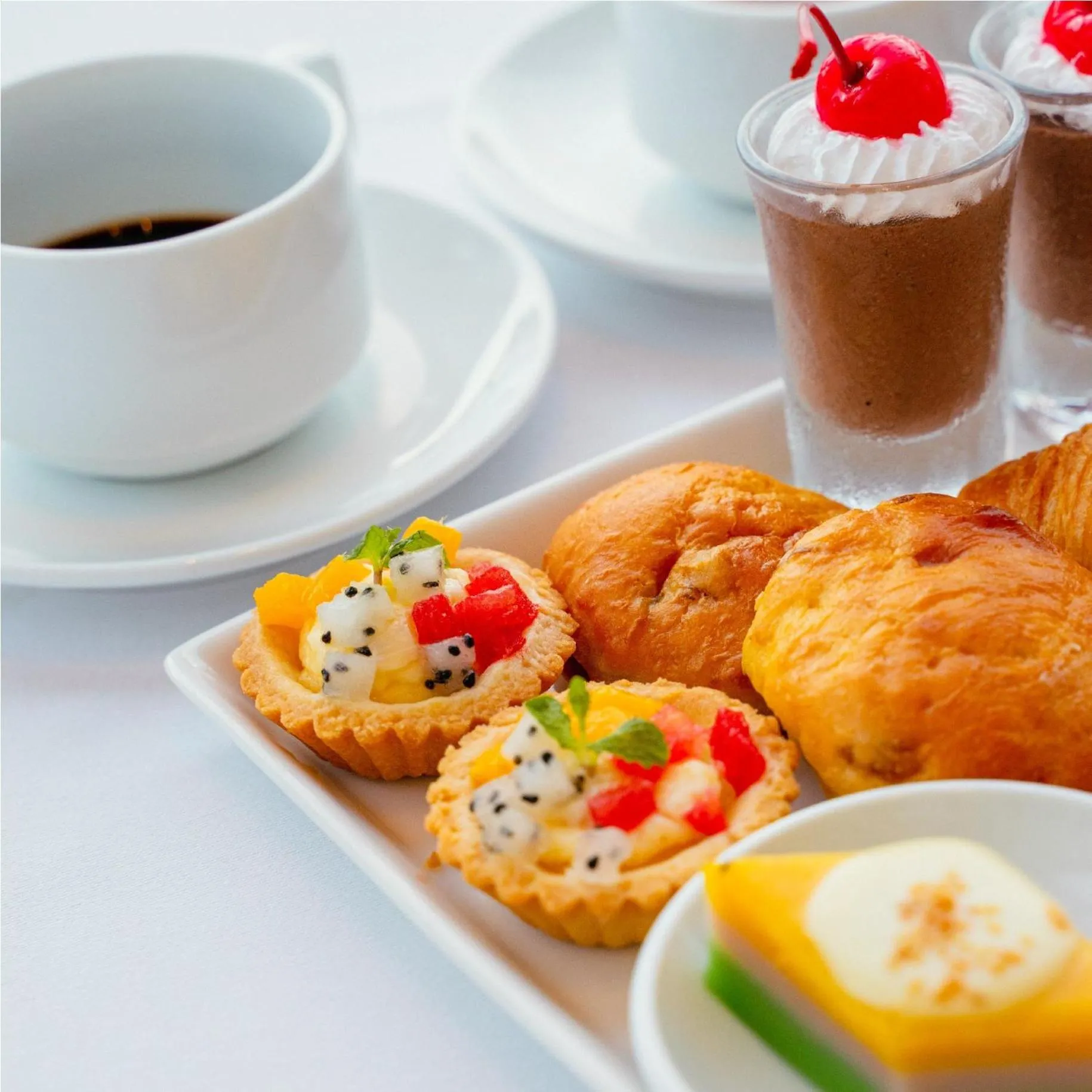 One Bedroom Deluxe Includes Afternoon Tea For 02 Guests in Citadines Pearl Hoi An