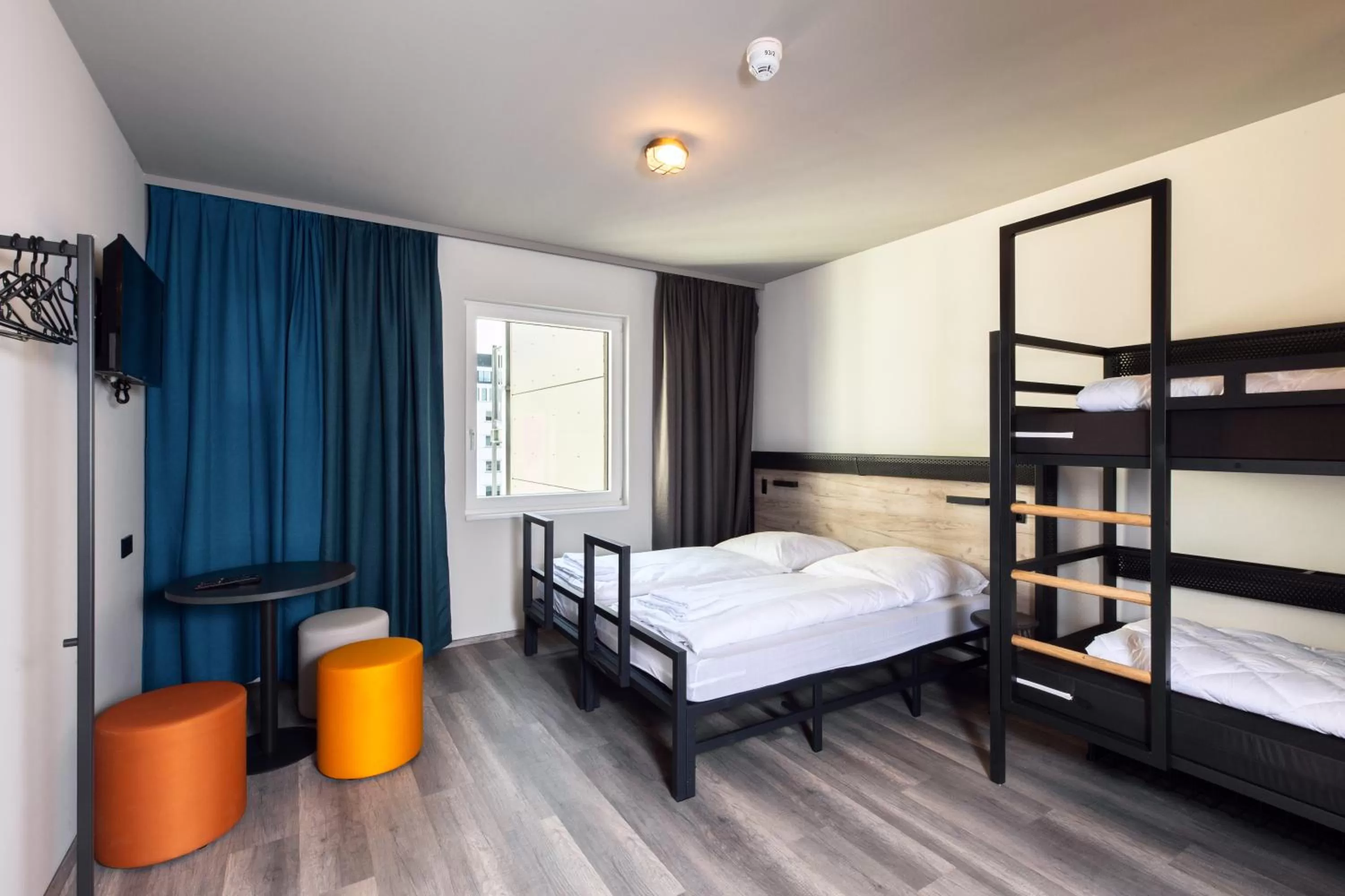 Photo of the whole room, Bed in a&o Berlin Hauptbahnhof