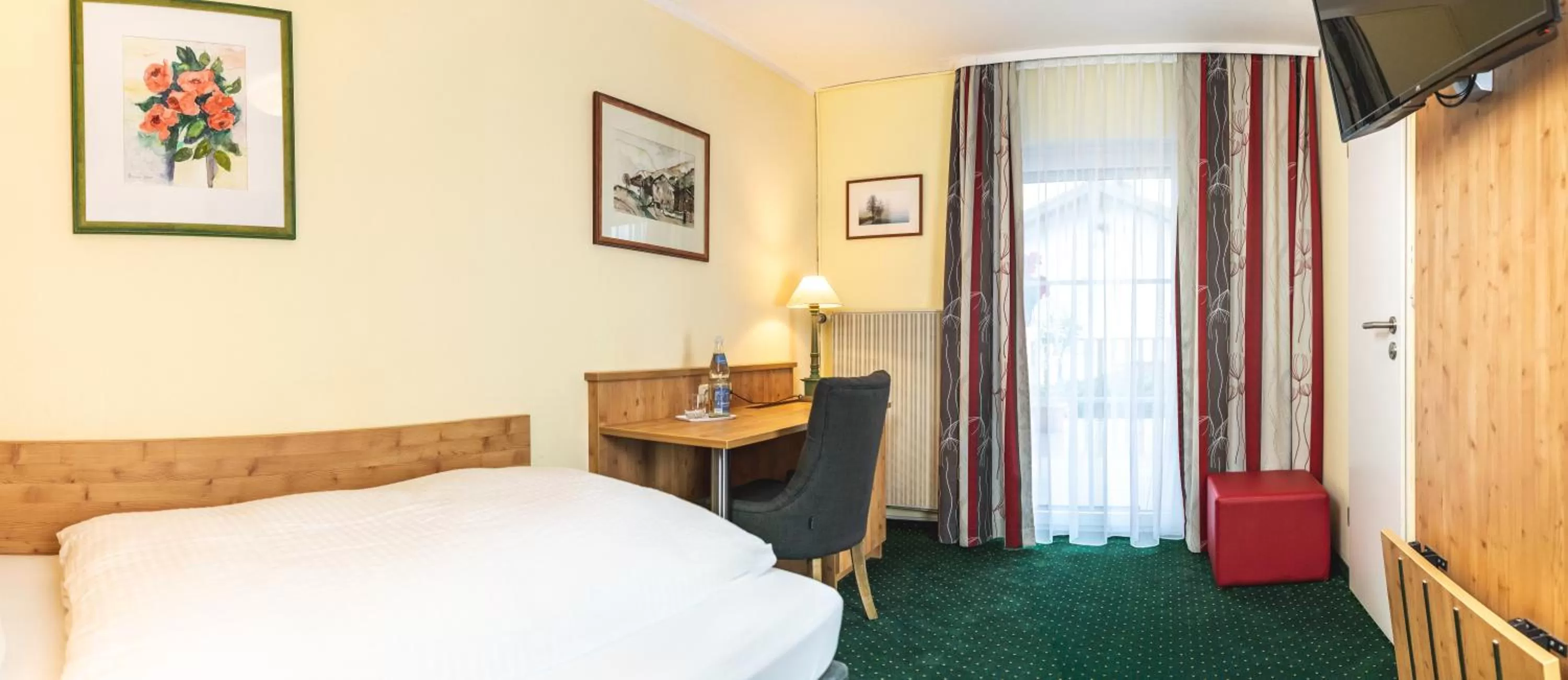 Balcony/Terrace, Bed in Hotel Steffl Garni inkl Chiemgau Karte