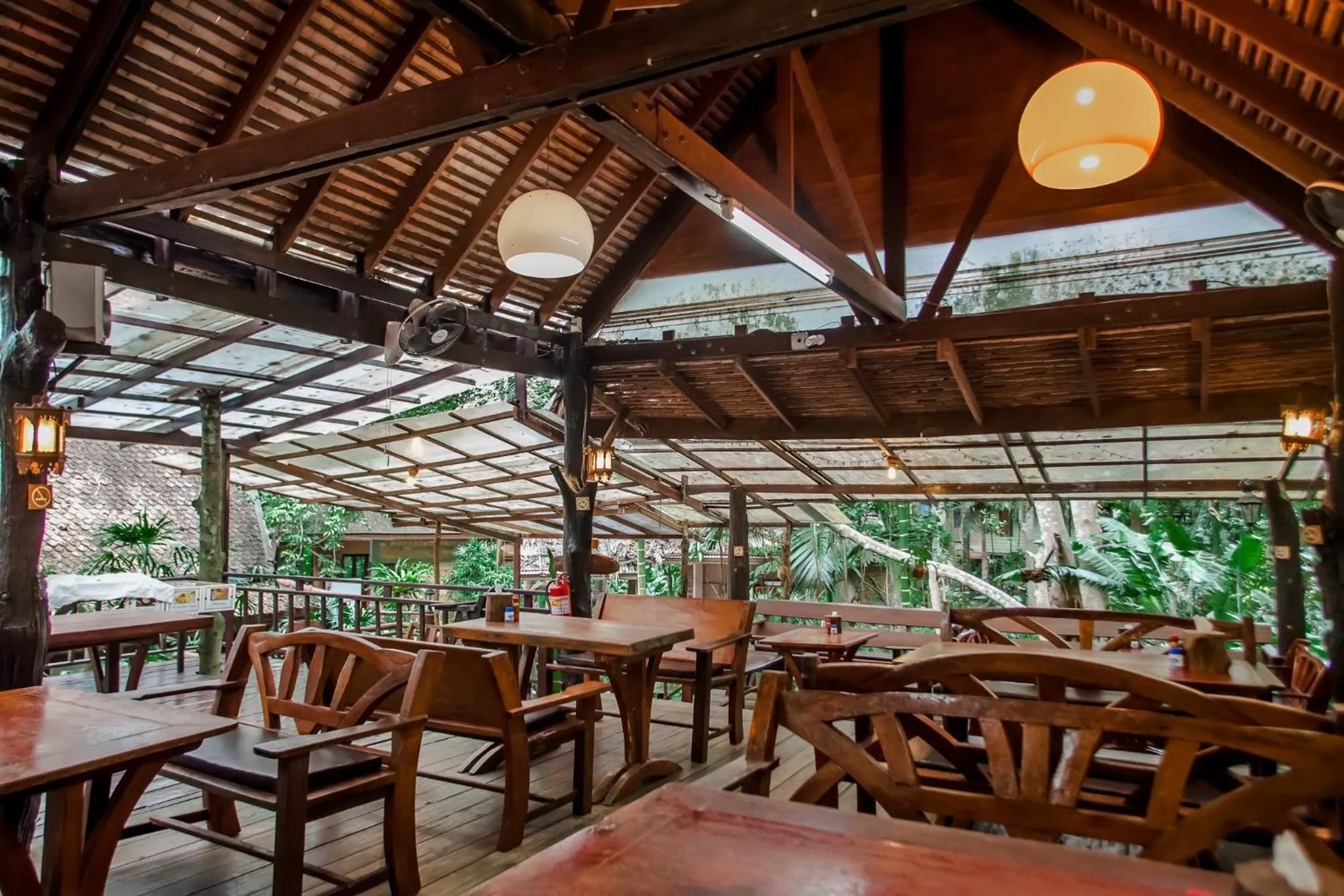 Restaurant/places to eat in The Vatika Resort and Spa