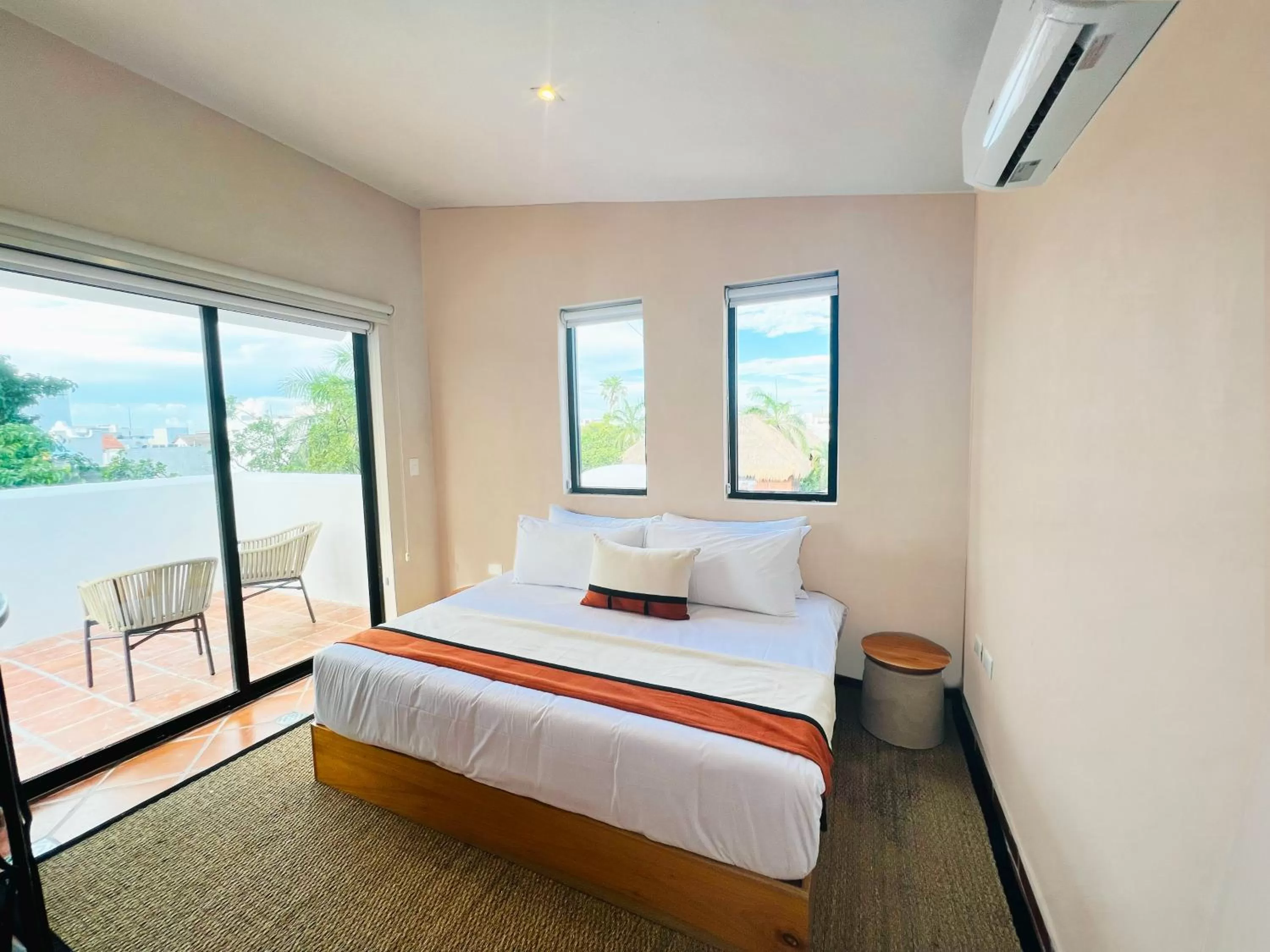 Bedroom, Bed in Hotel Aalada Playa del Carmen