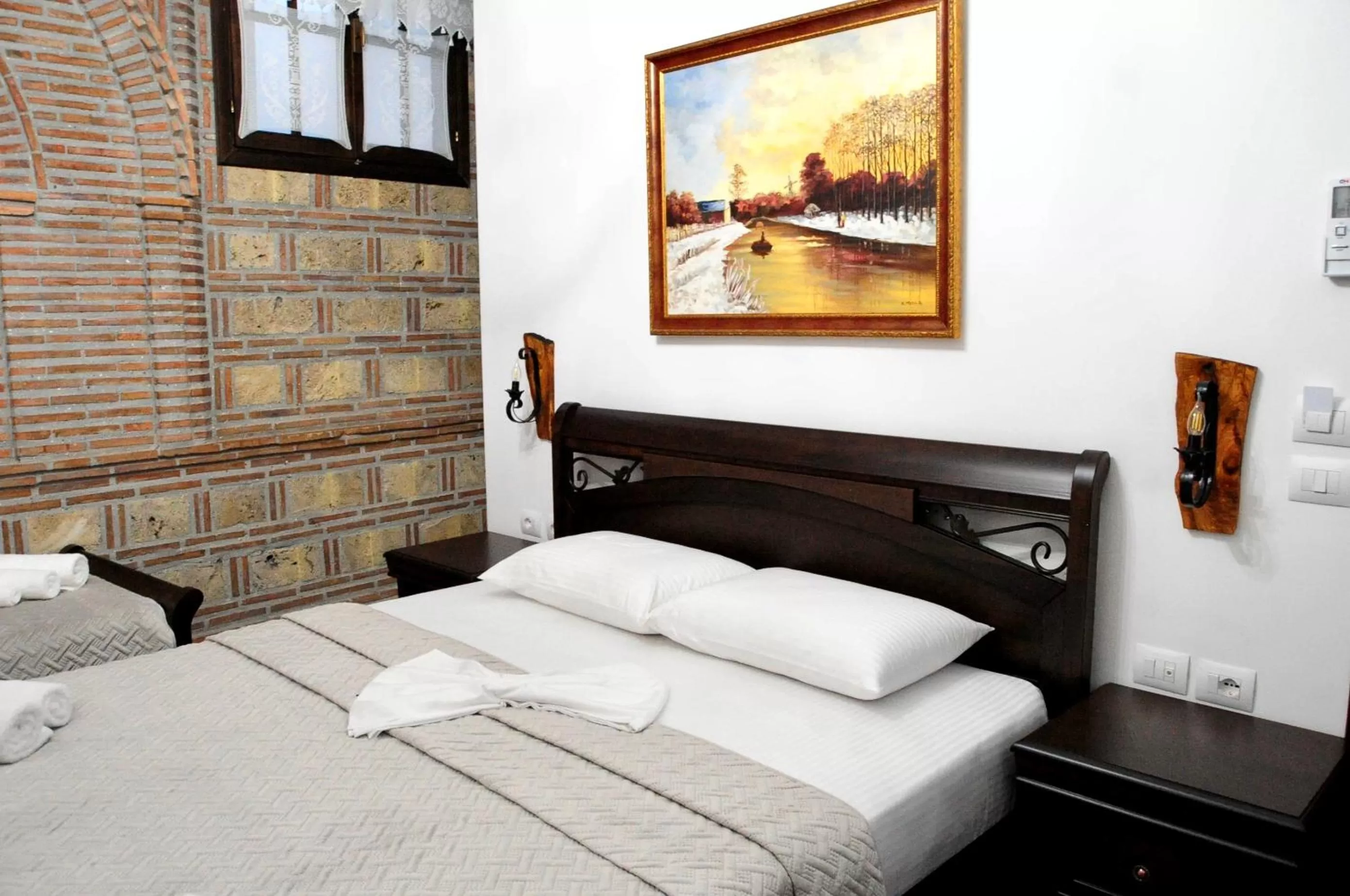 Bed in White House Berat