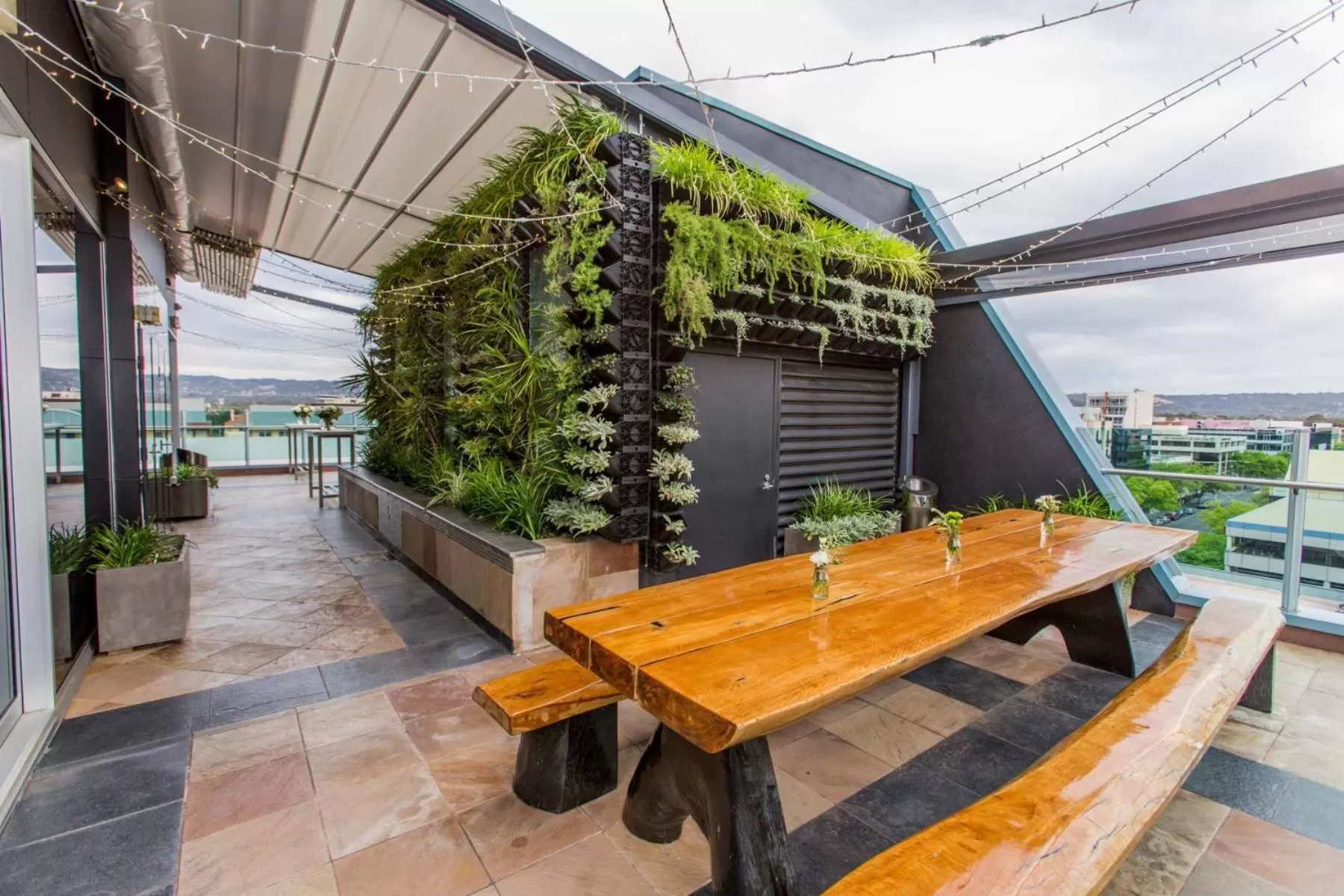 Garden in Majestic Roof Garden Hotel