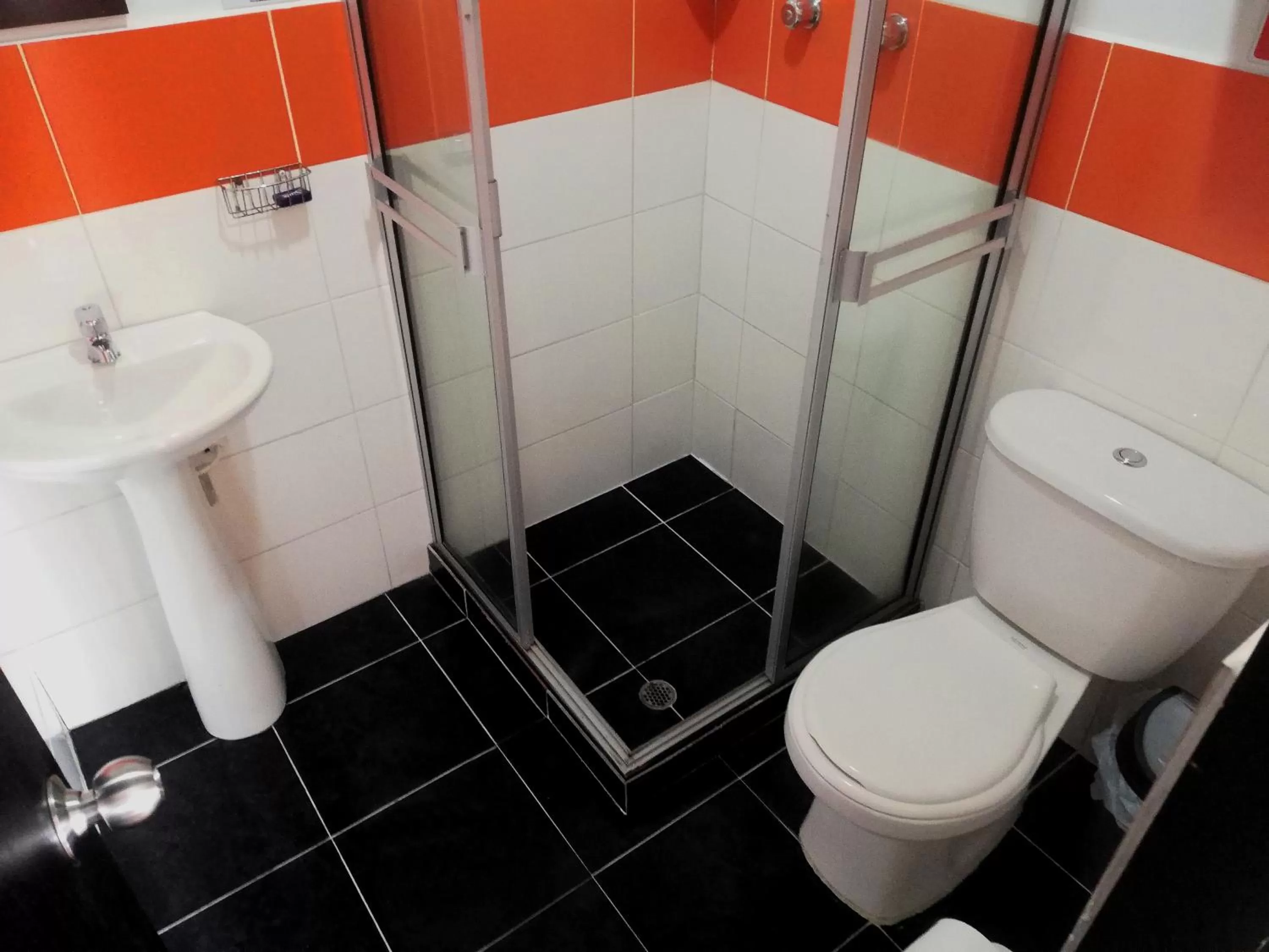 Triple Room with Balcony in HOTEL COLOURS Cali