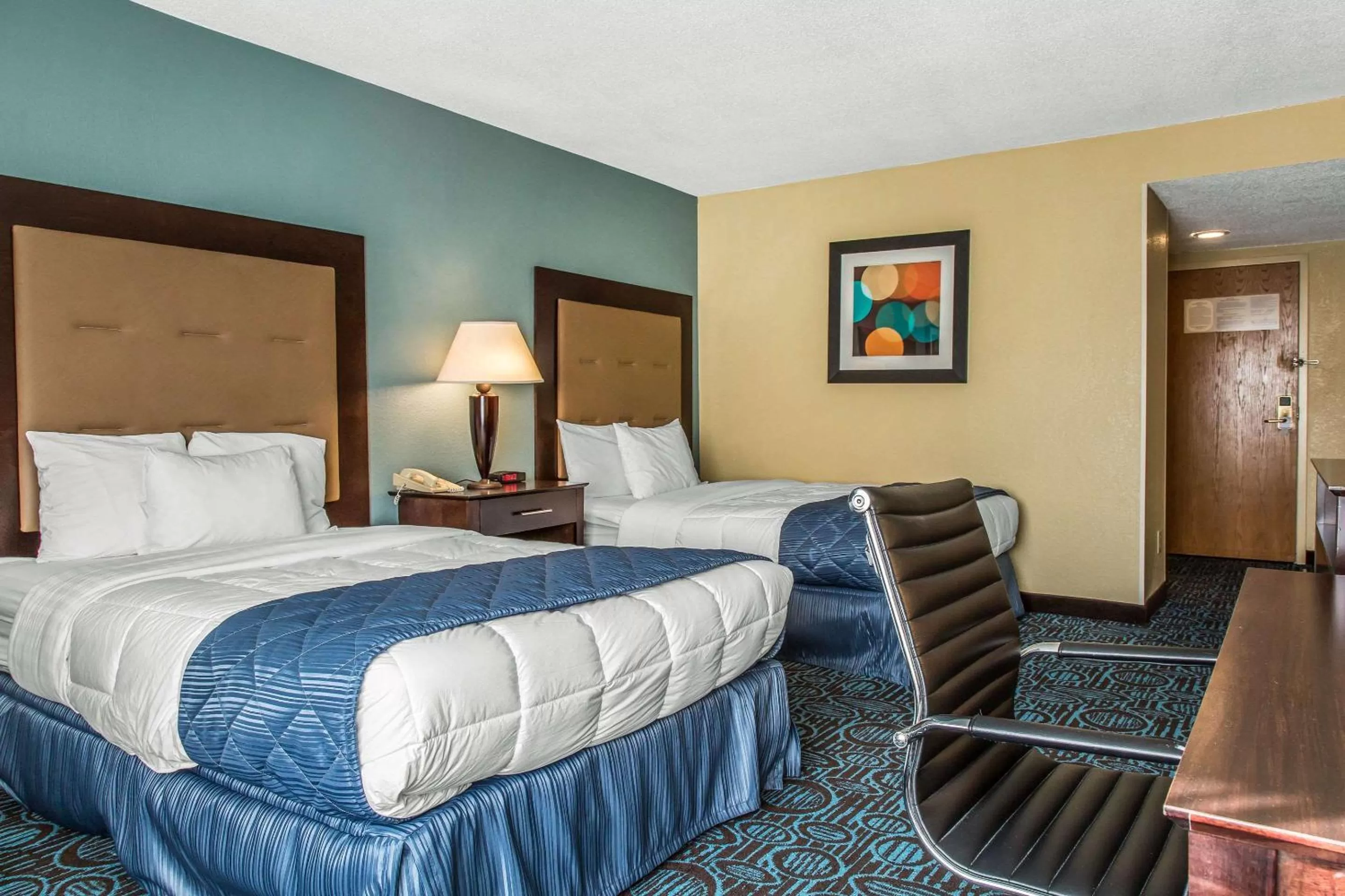 Photo of the whole room in Clarion Inn New London - Mystic