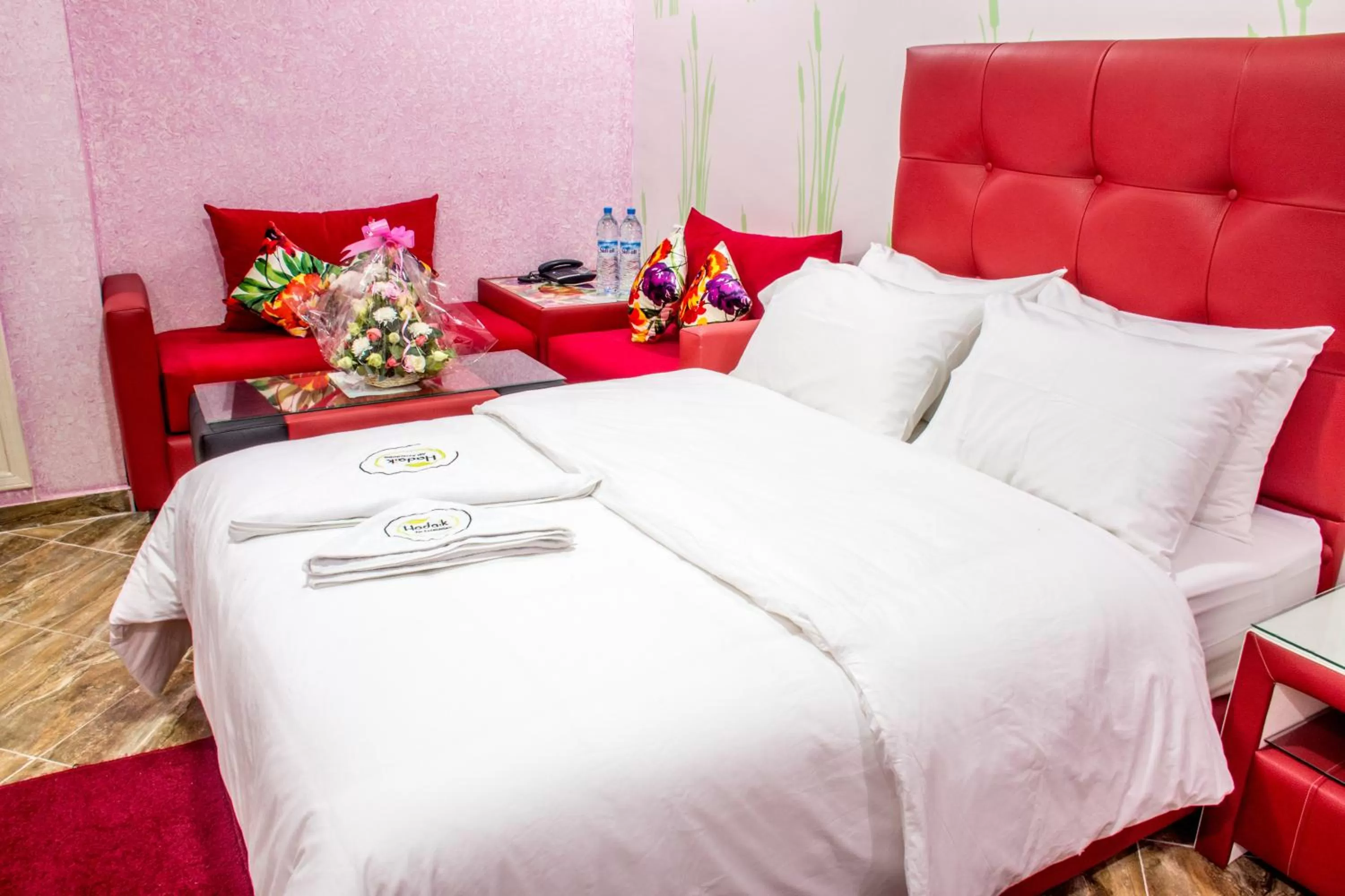 Bed in Hôtel Hadaik Ain Asserdoune