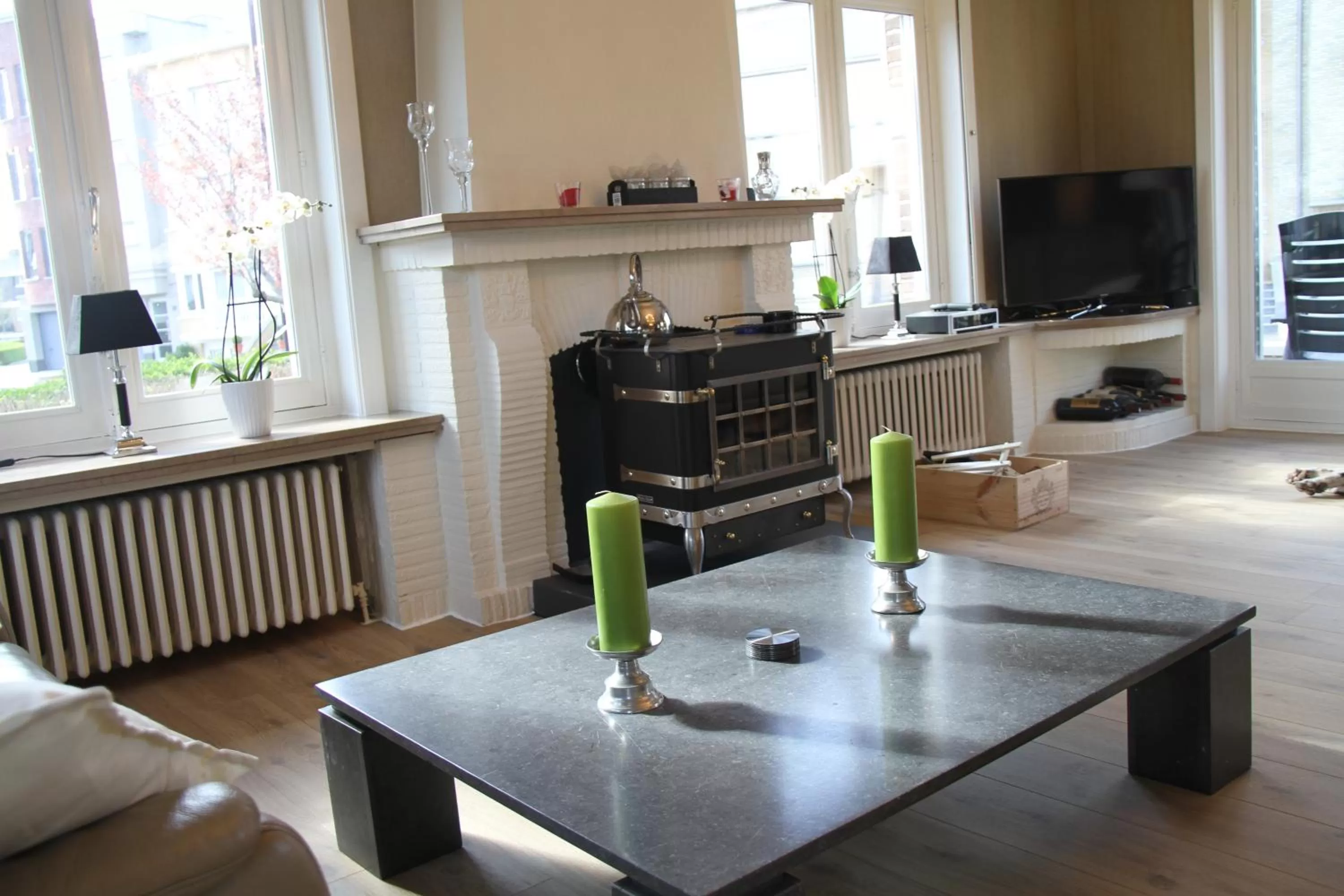 Property building, TV/Entertainment Center in B&B Amylia