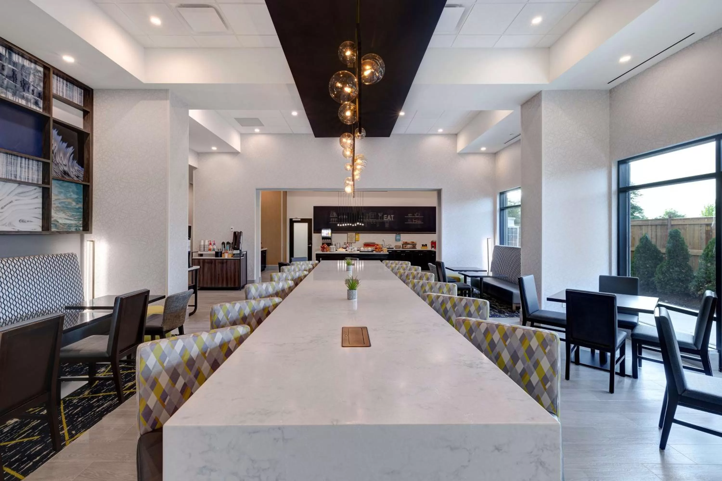 Lobby or reception in Hampton Inn & Suites Burlington, Ontario, Canada