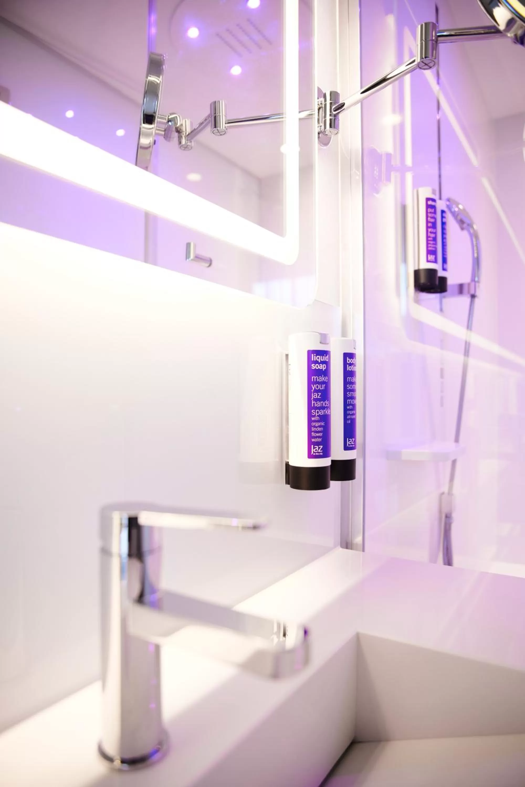 Shower in Jaz in the City Stuttgart