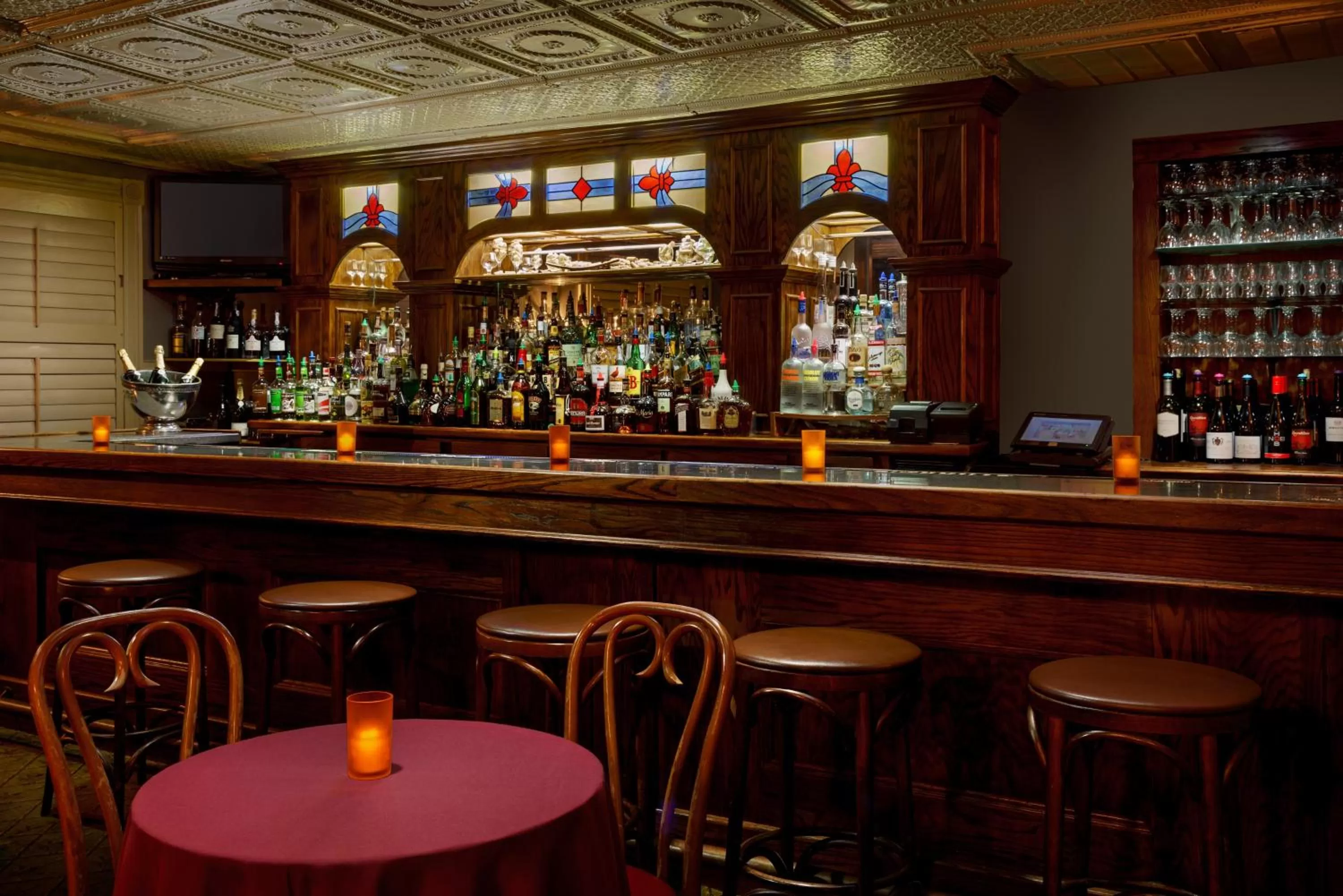 Lounge or bar in Olde Marco Island Inn and Suites