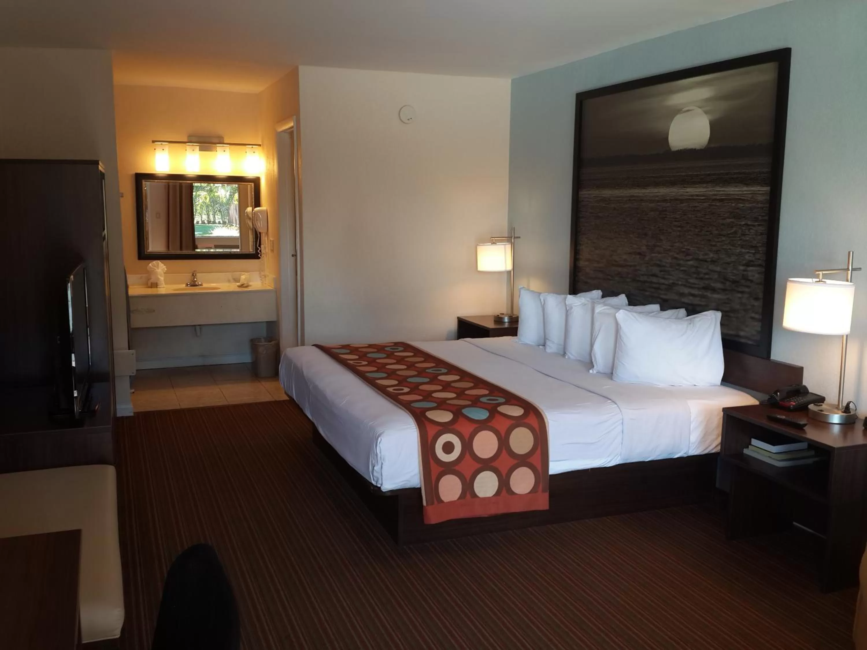 Decorative detail, Bed in Super 8 by Wyndham Florida City/Homestead/Everglades