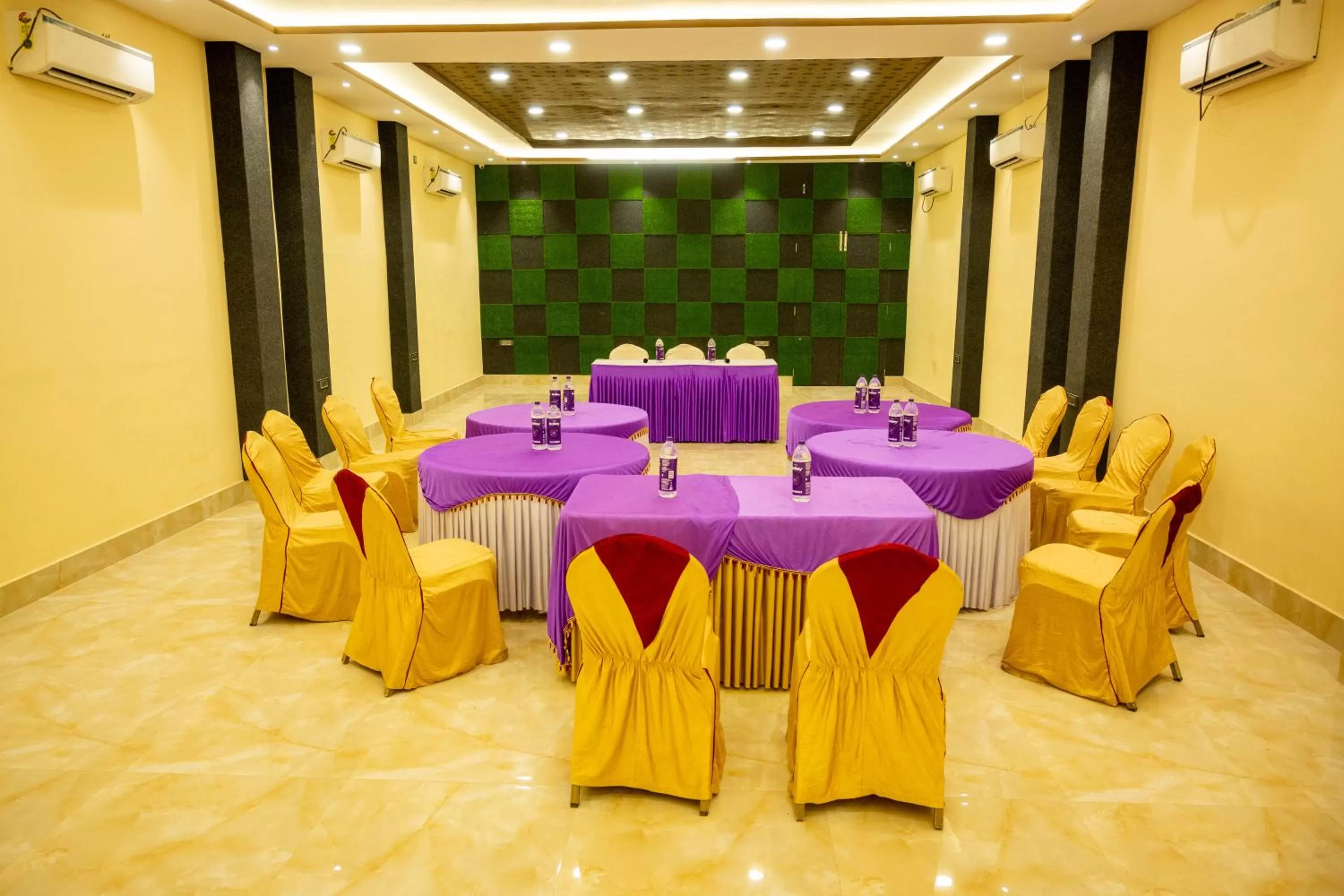Business facilities, Banquet Facilities in Vinayak Bhavan By Vinayak Hotels