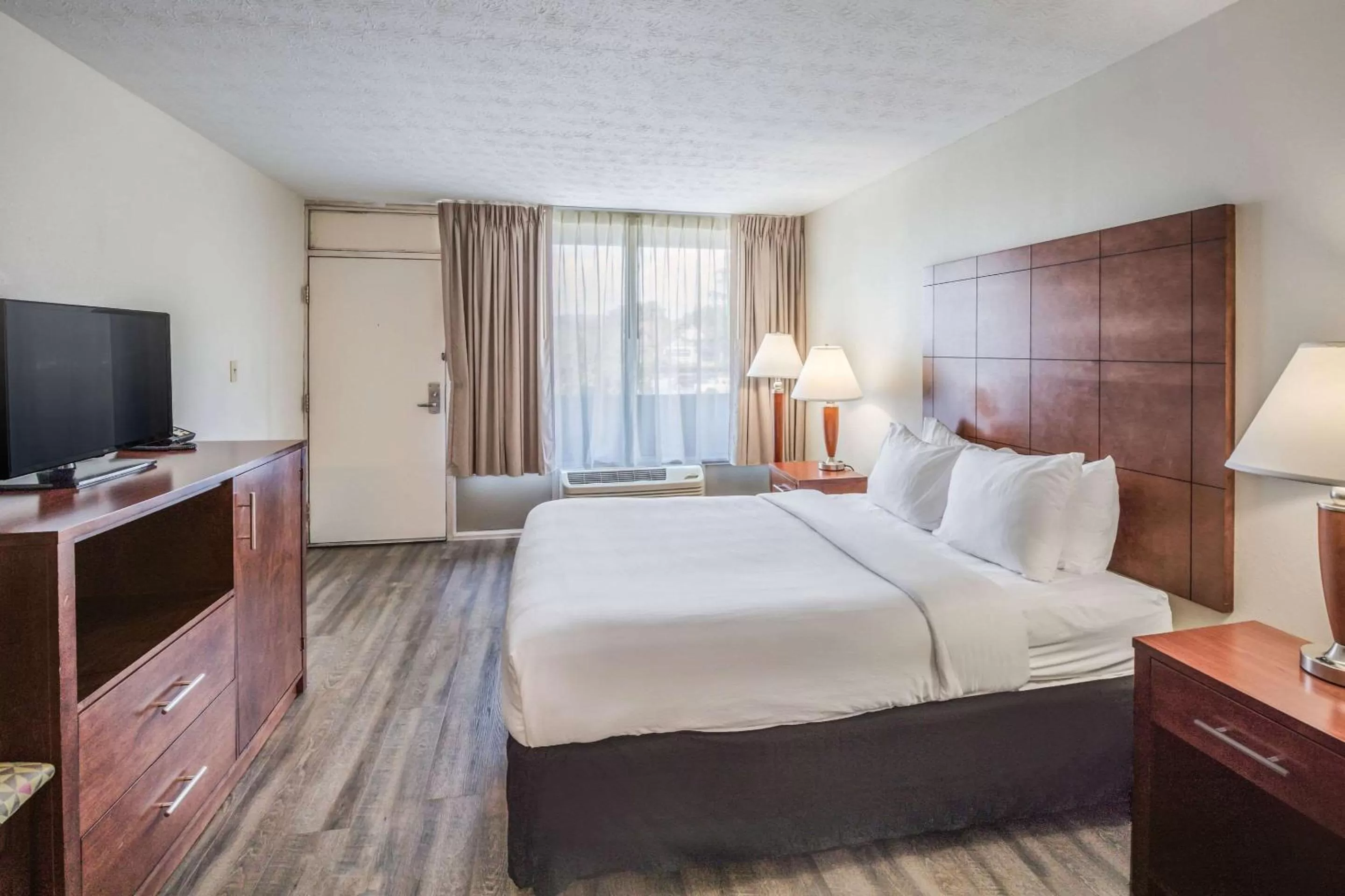 Bedroom, Bed in Suburban Studios Middlesboro