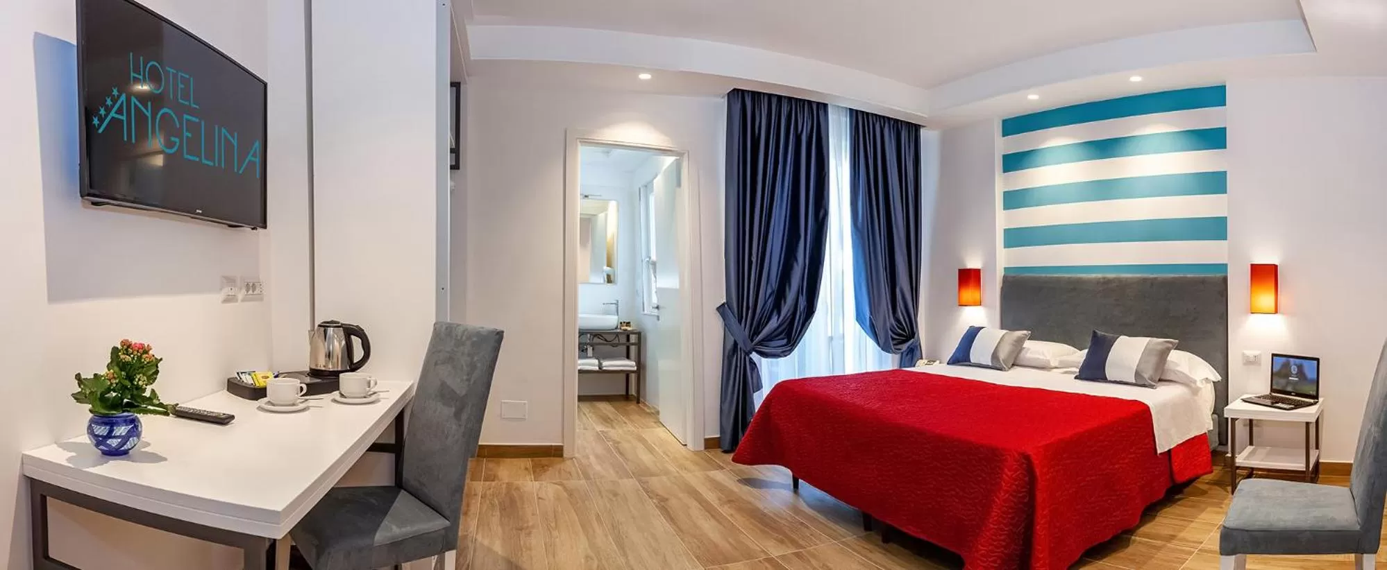 View (from property/room), Bed in Hotel Angelina