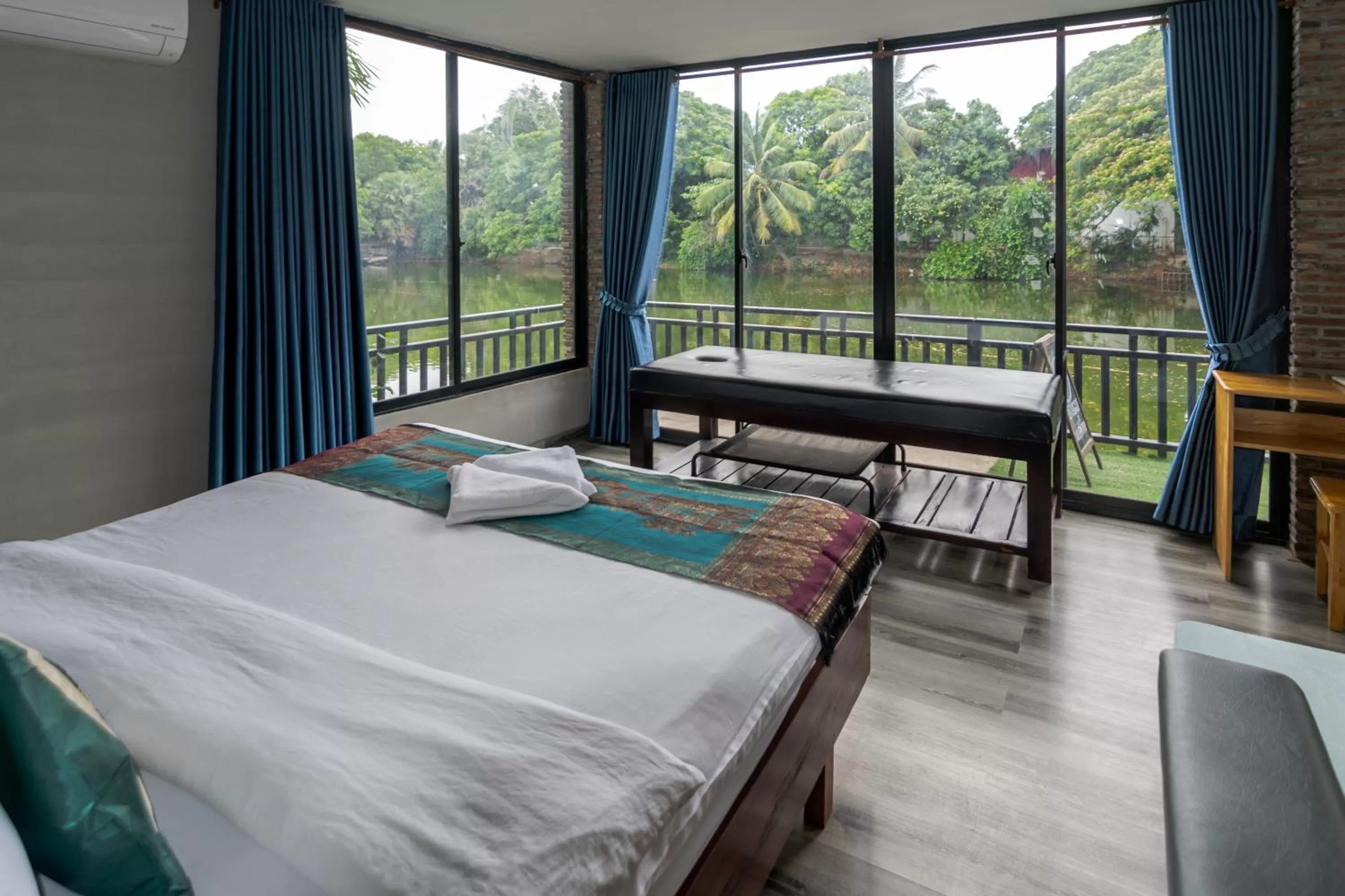 Bed in Samathi Lake Resort