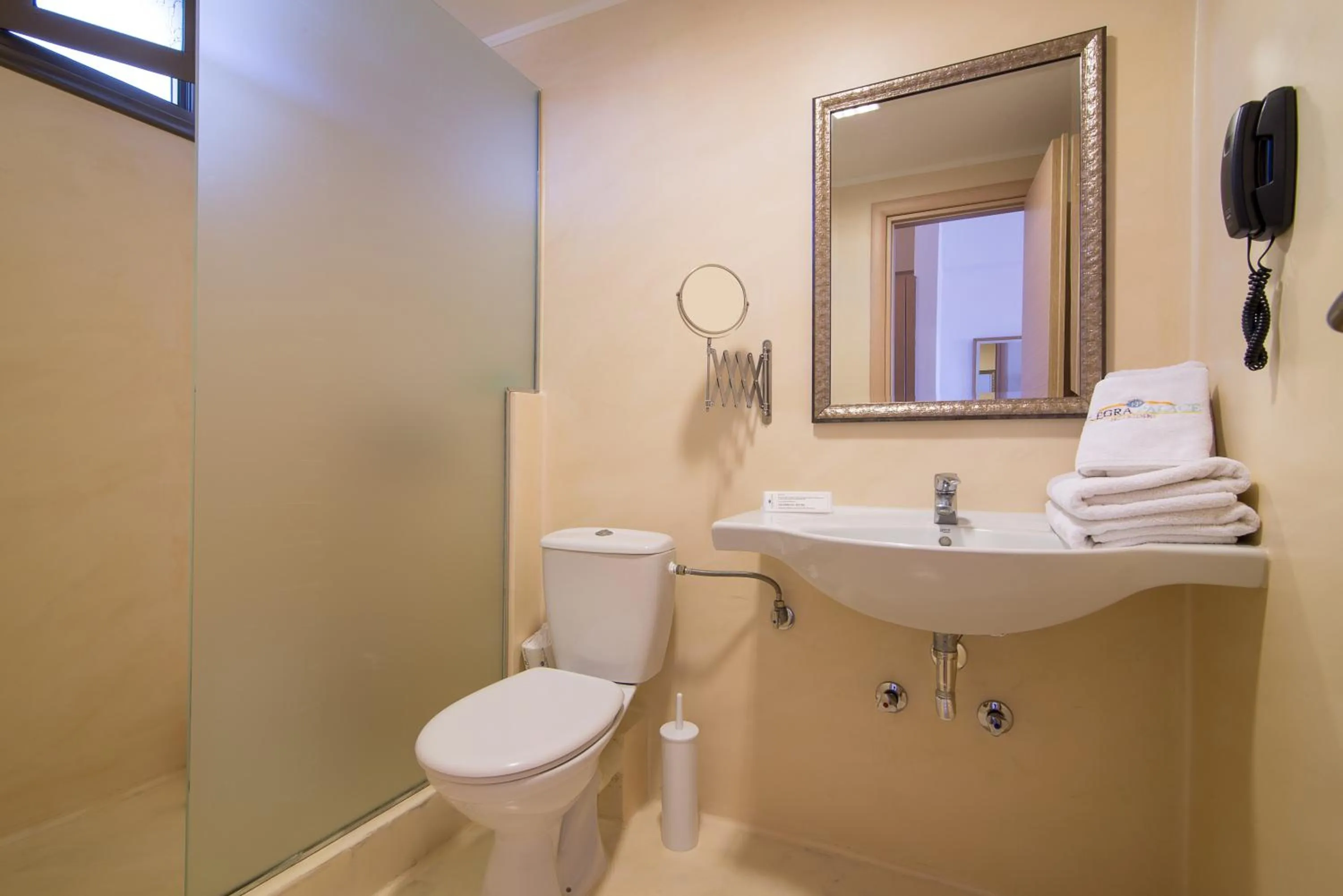 Bathroom in Flegra Palace