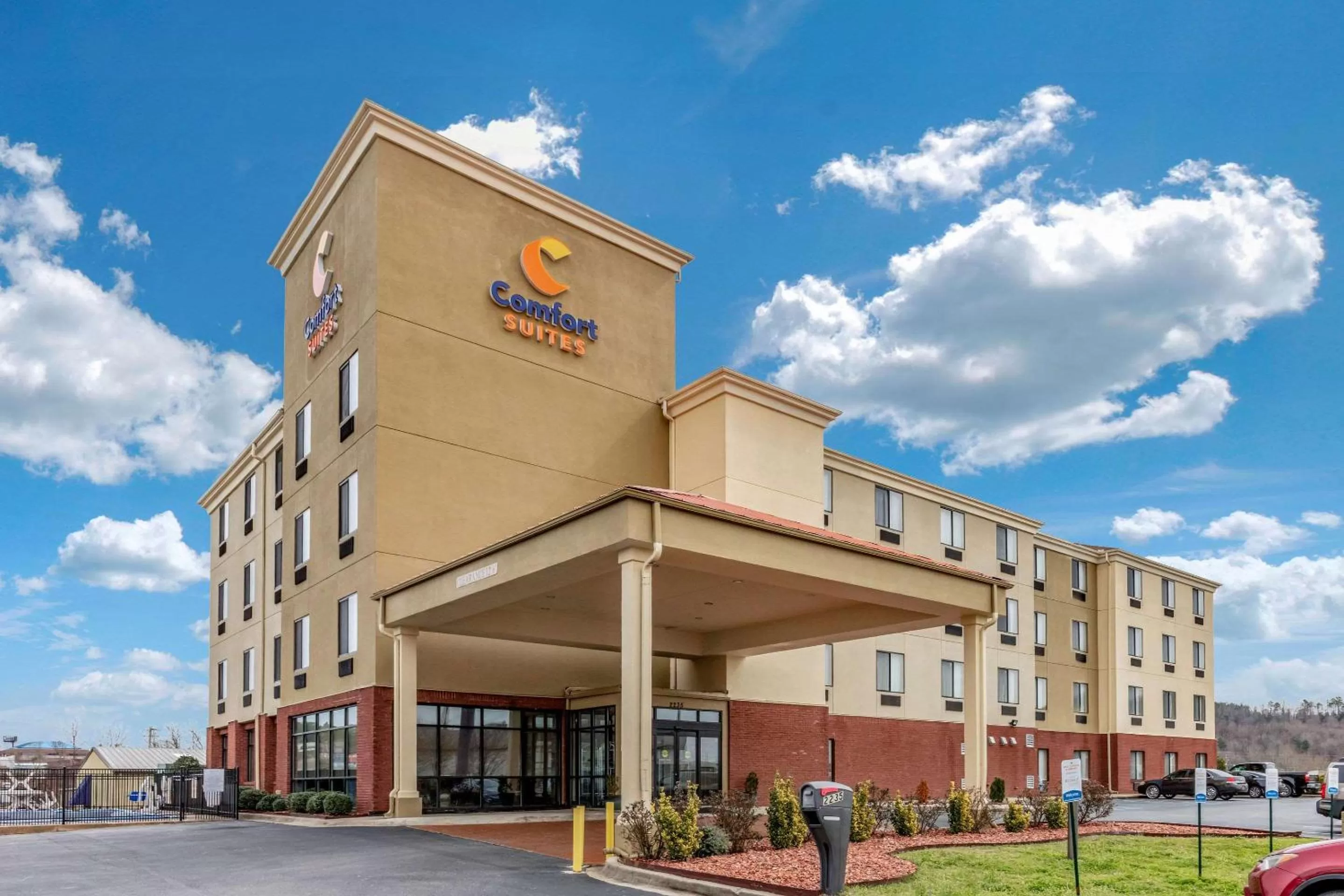Property building in Comfort Suites Pelham Hoover I-65