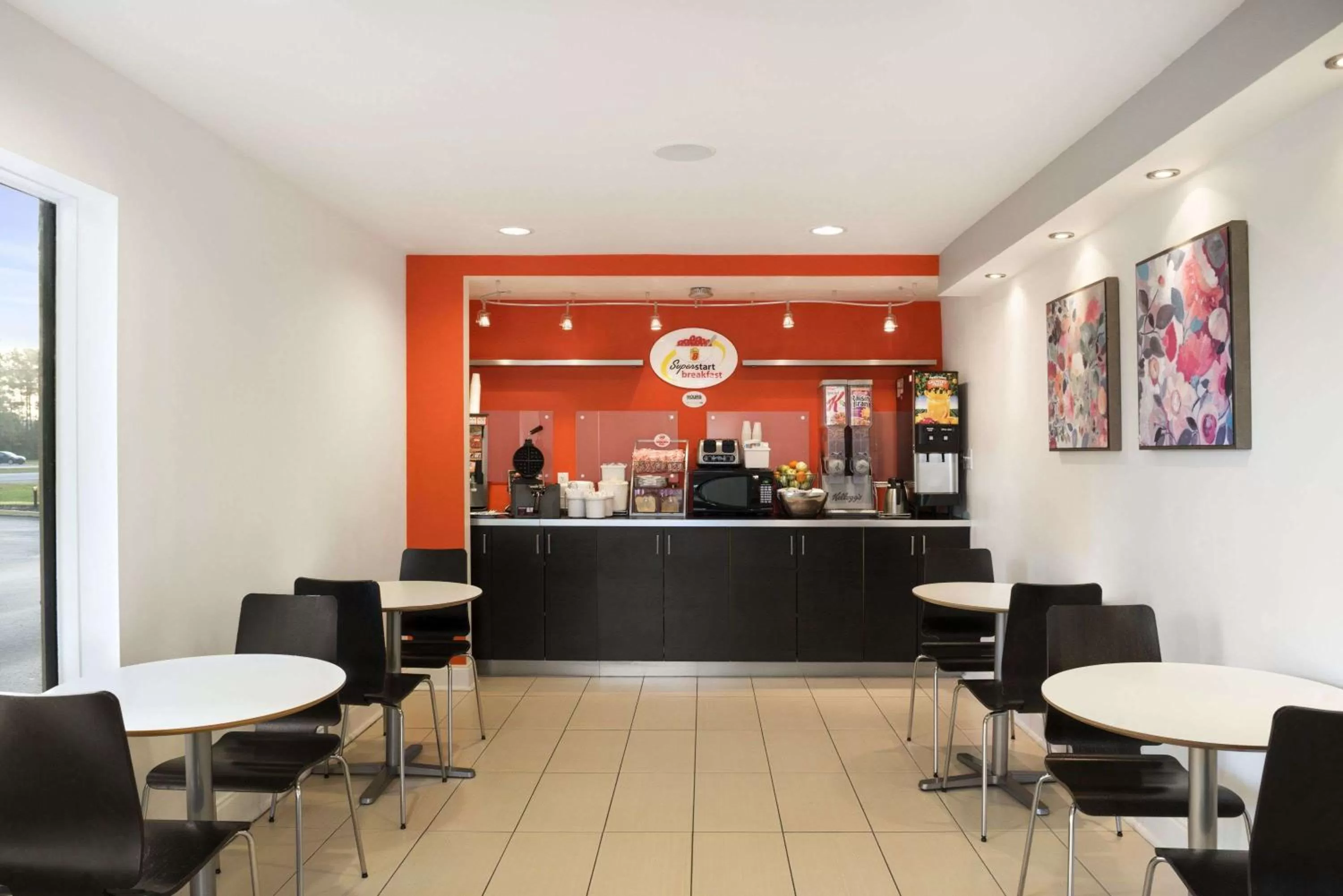 Restaurant/places to eat in Super 8 by Wyndham Ormond Beach