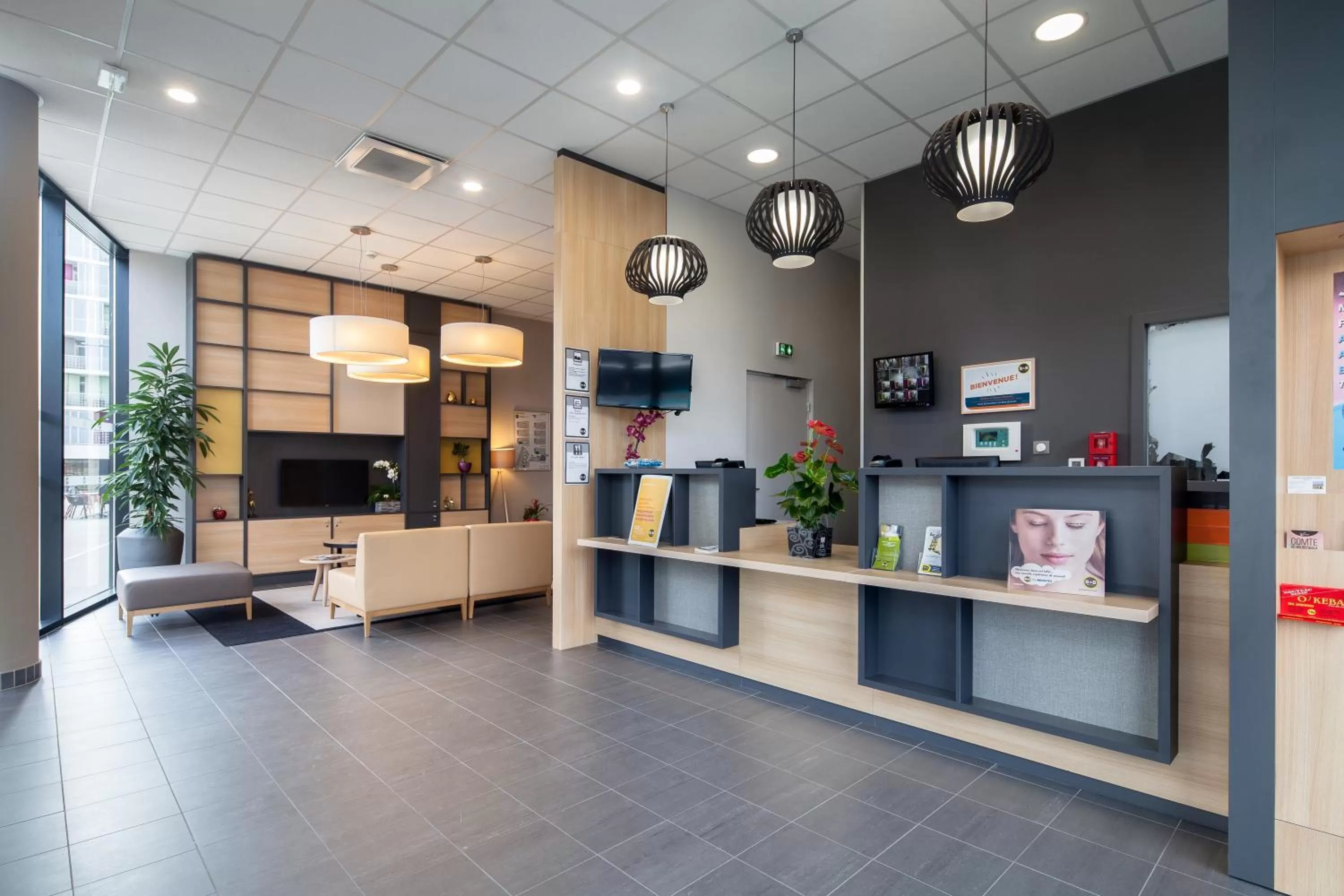 Lobby or reception in B&B HOTEL Bordeaux Centre Bègles