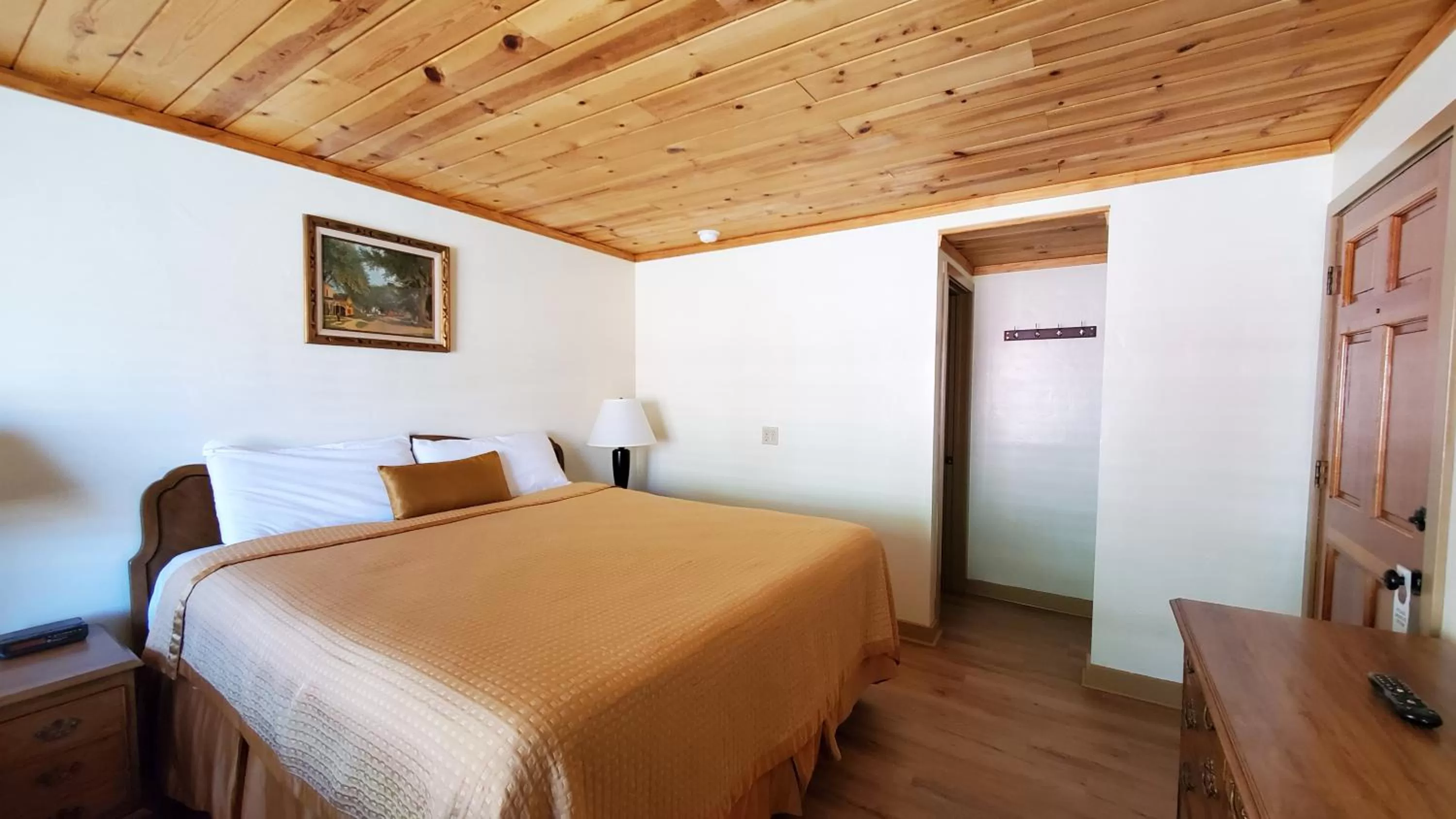 Bed in Kernville Inn